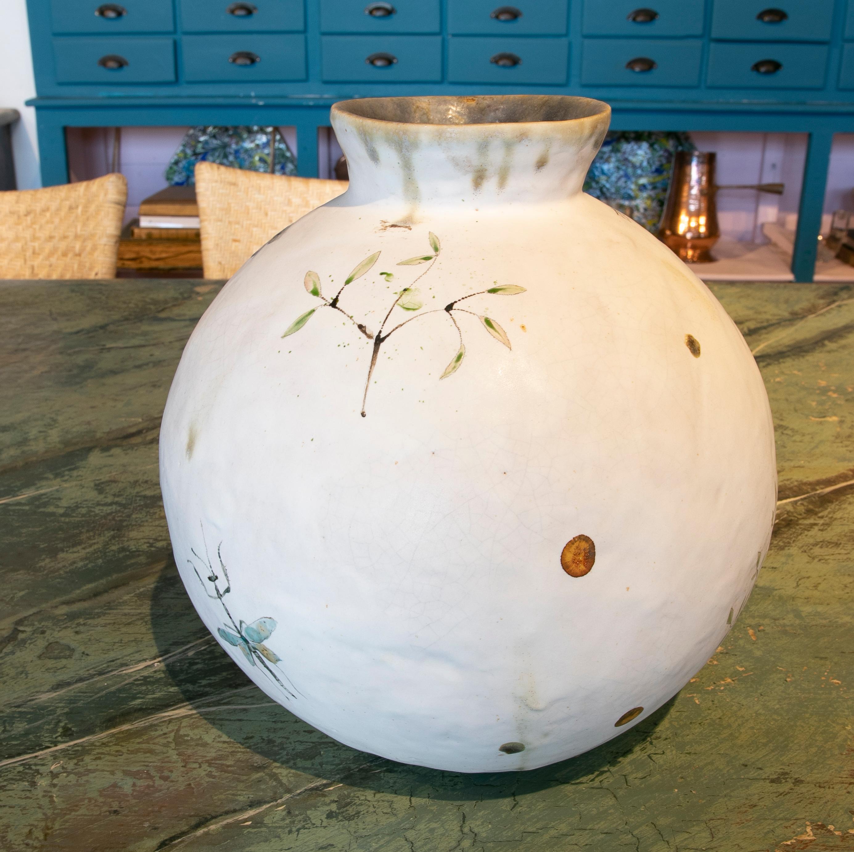 Round-Shaped Vase in Hand-Painted Ceramic with Insects In Good Condition In Marbella, ES