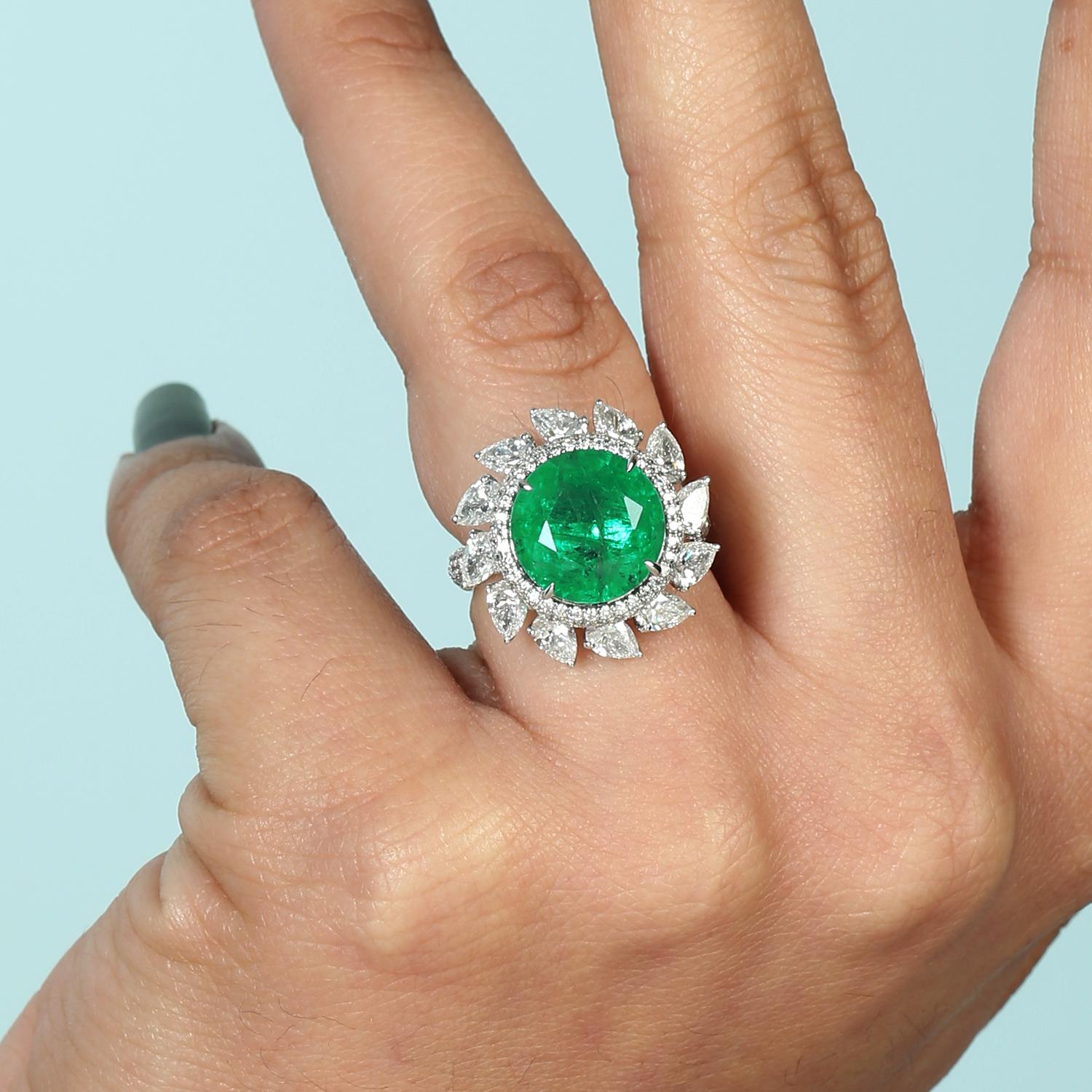 Art Deco Round Shaped Zambian Emerald Cocktail Ring With Pear Shaped Diamonds For Sale