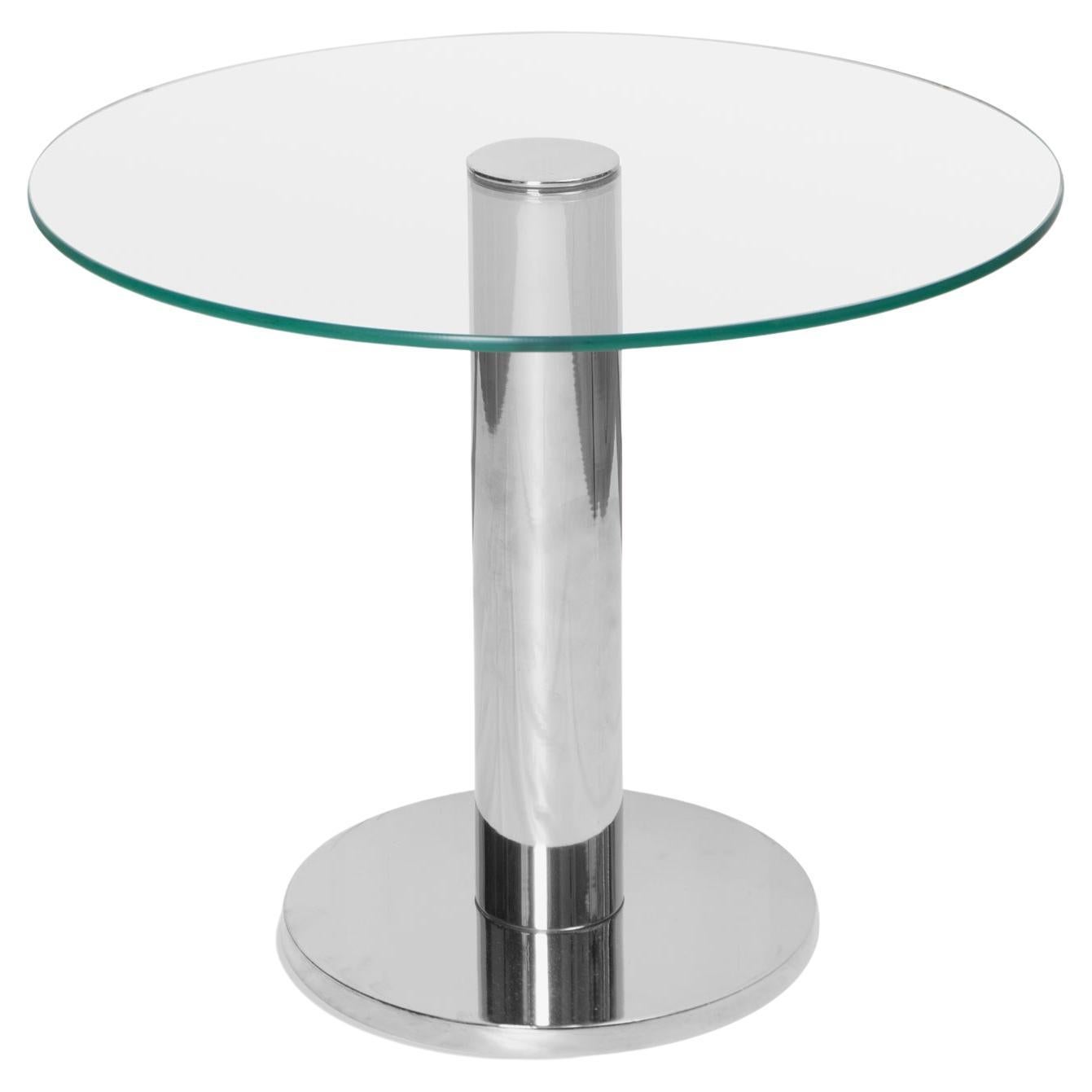 Runder Beistelltisch als Akzent aus Glas und Chrom