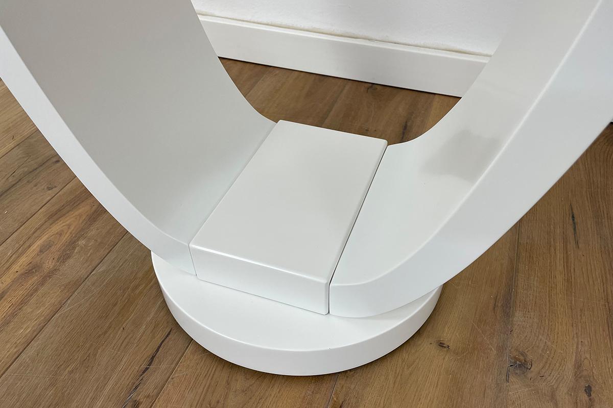 Round Side Table Art Deco Style in White by Tischlerei Hänsdieke In New Condition For Sale In Greven, DE