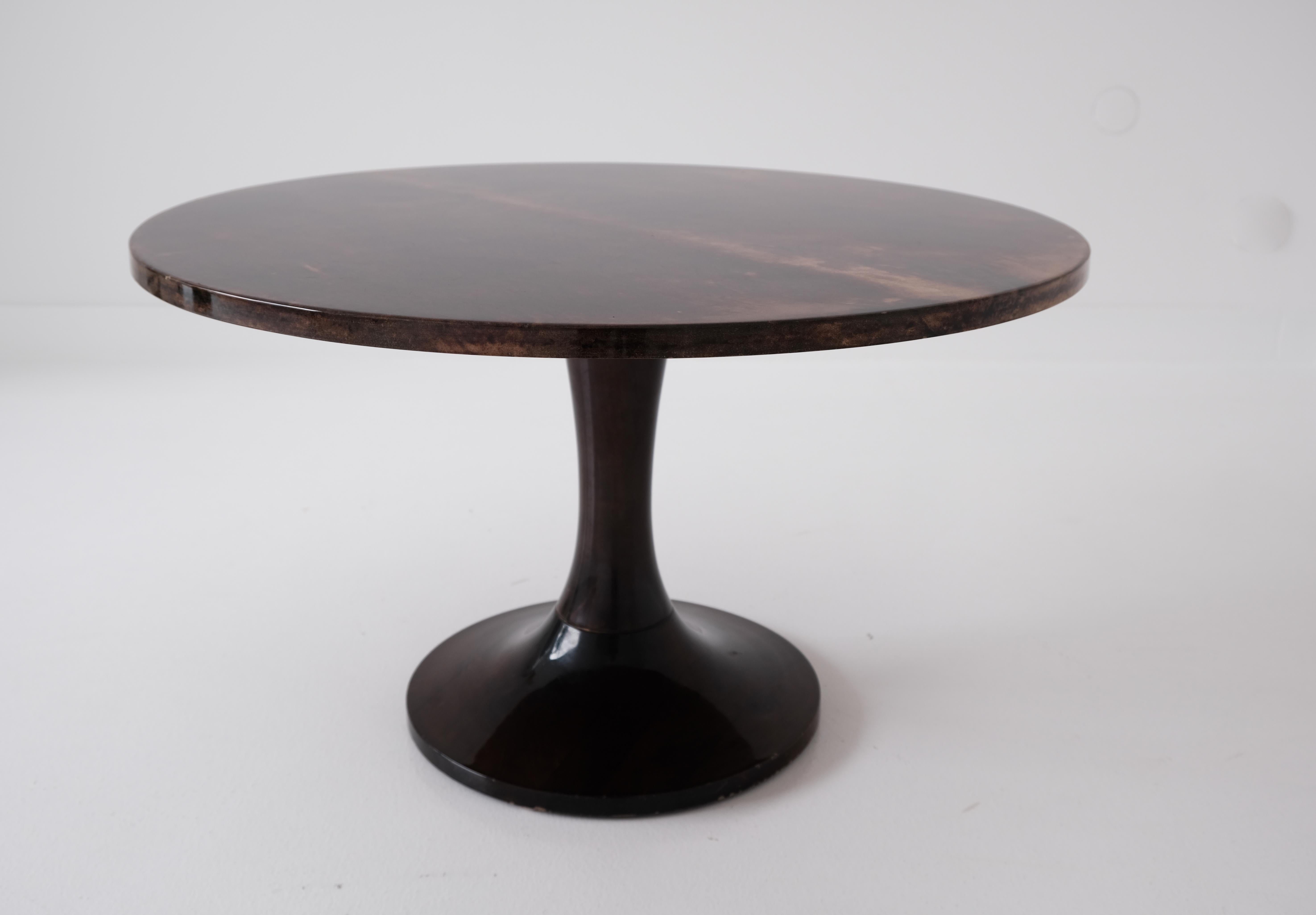 Table d'appoint ronde d'Aldo Tura en peau de chèvre laquée, Italie, années 1960 en vente 2