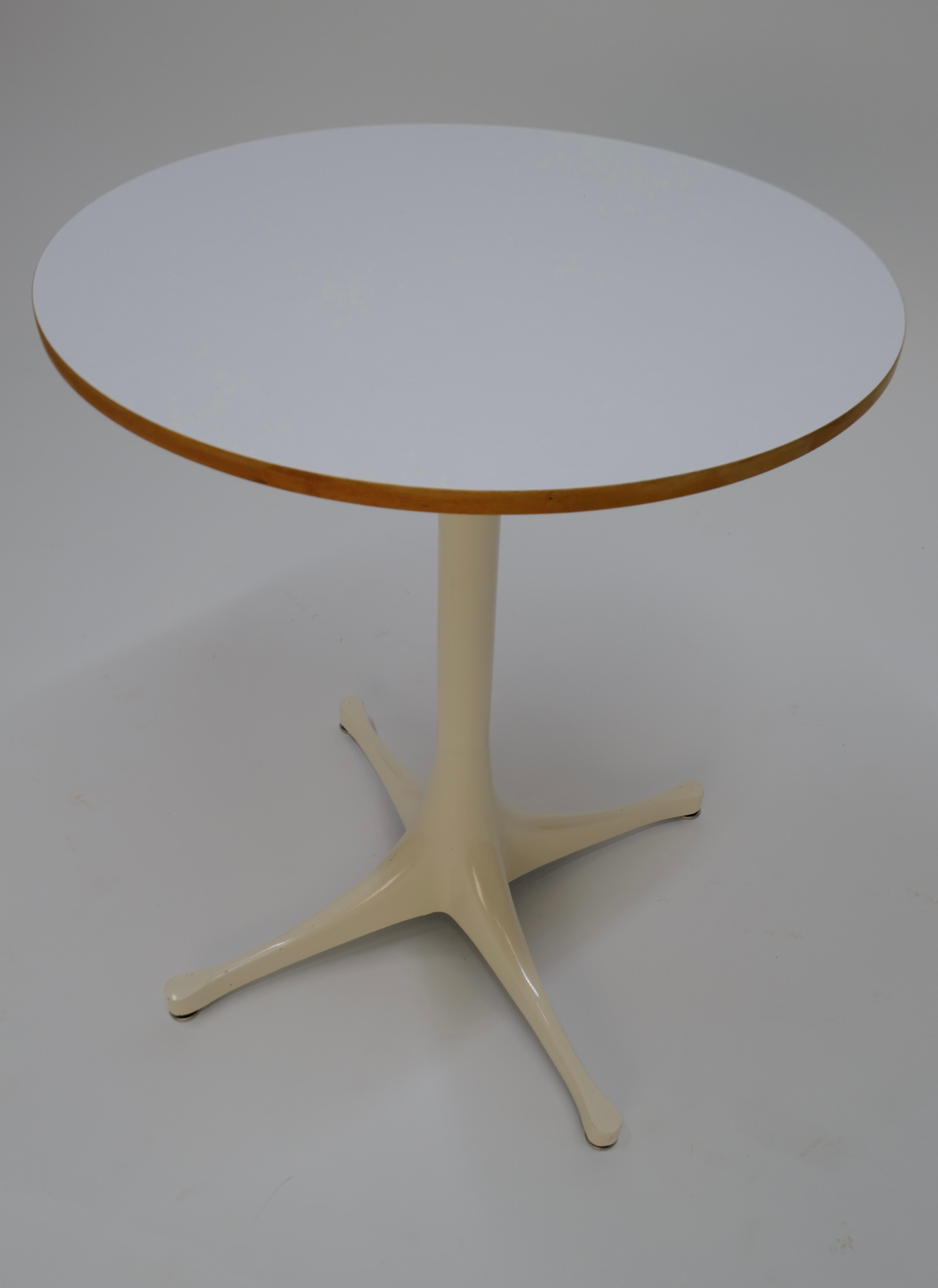 Round Side Table by George Nelson for Herman Miller For Sale 3