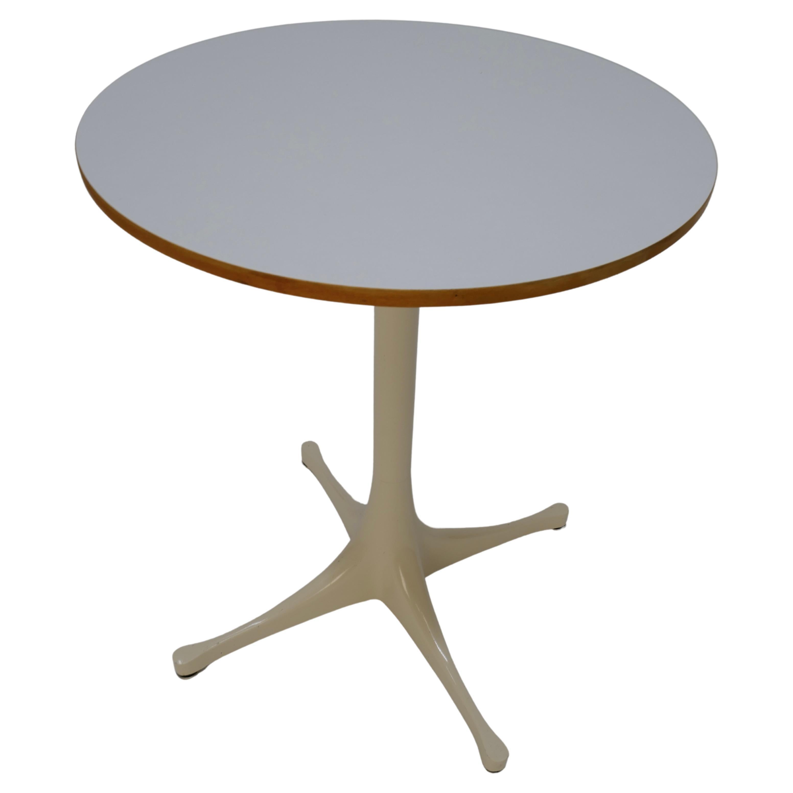 Tavolino rotondo di George Nelson per Herman Miller