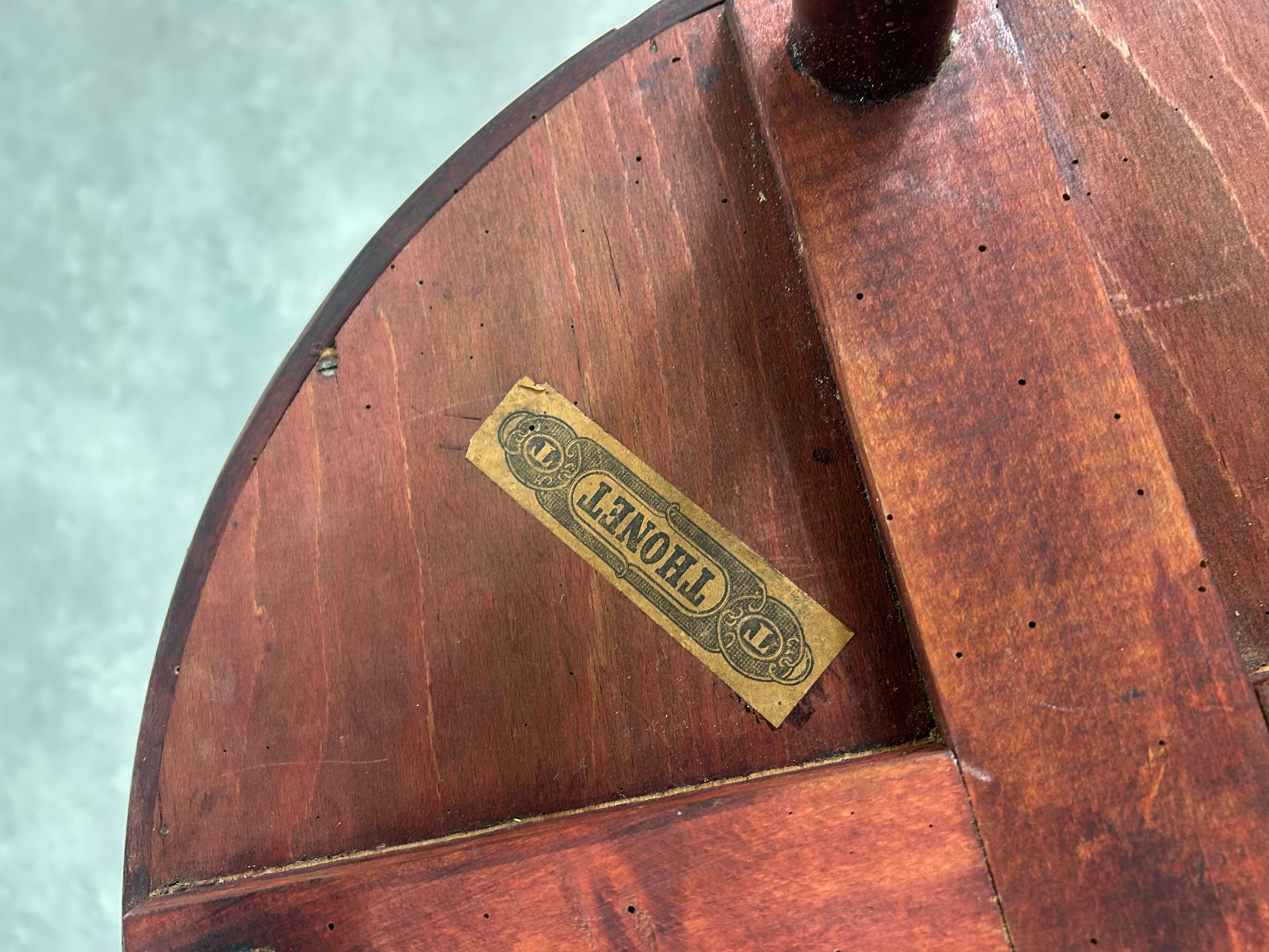 Runder Beistelltisch von Thonet (Frühes 20. Jahrhundert) im Angebot