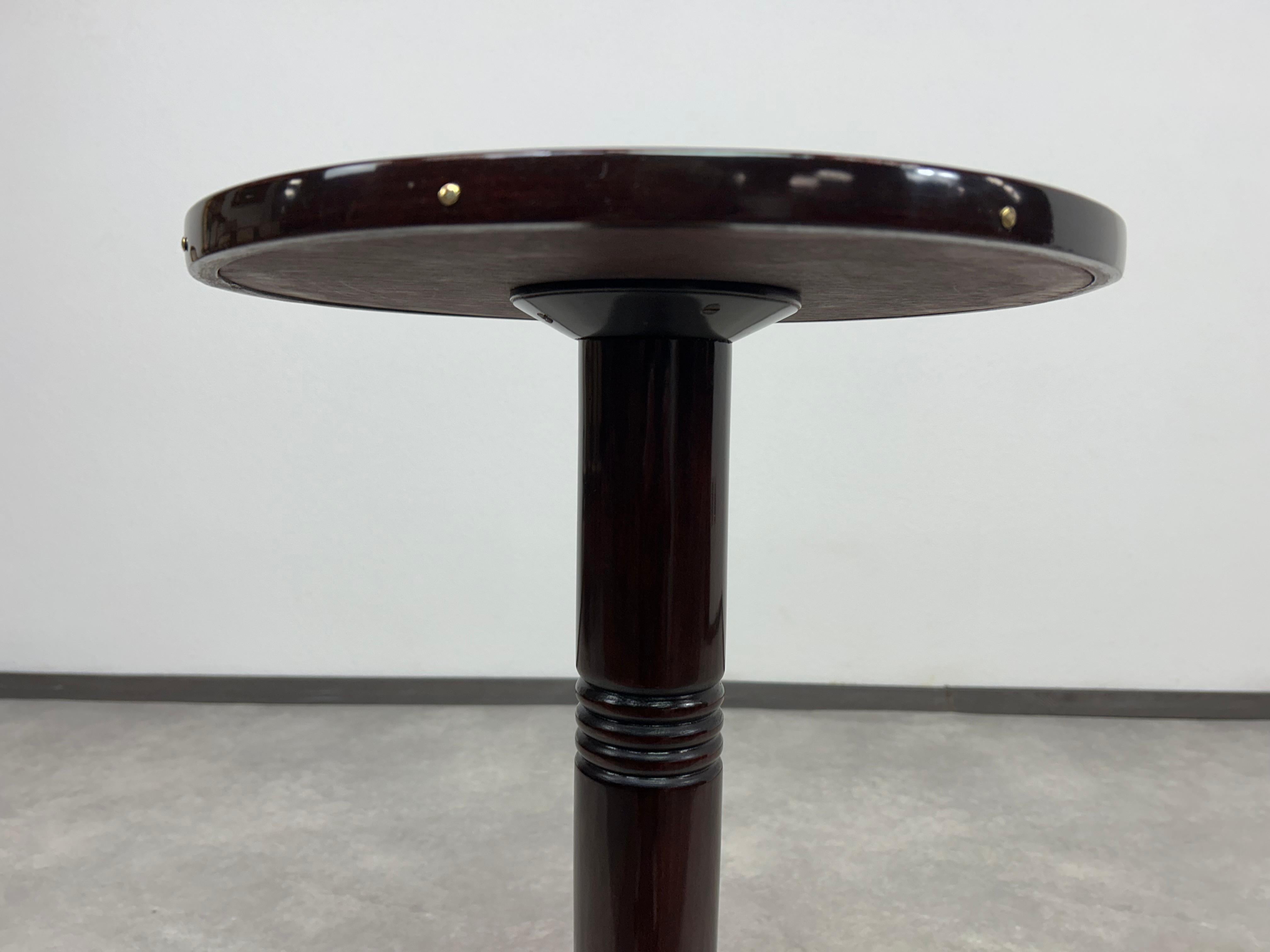 Laiton Table d'appoint ronde de Thonet en vente