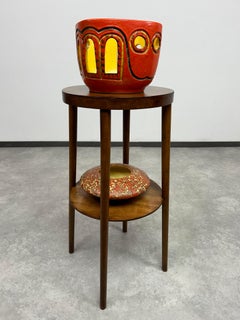 Round side table by Thonet Mundus