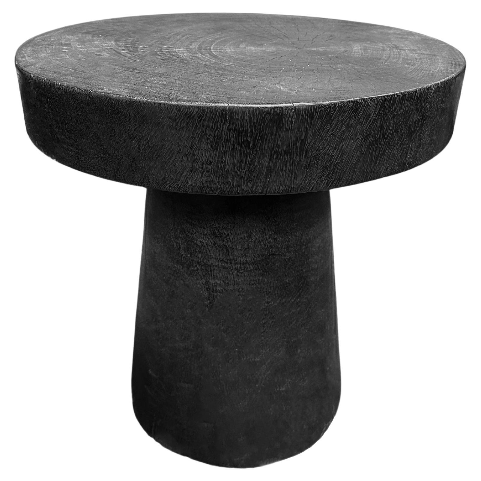 Table d'appoint ronde fabriquée à partir de bois de Mango finition brûlée