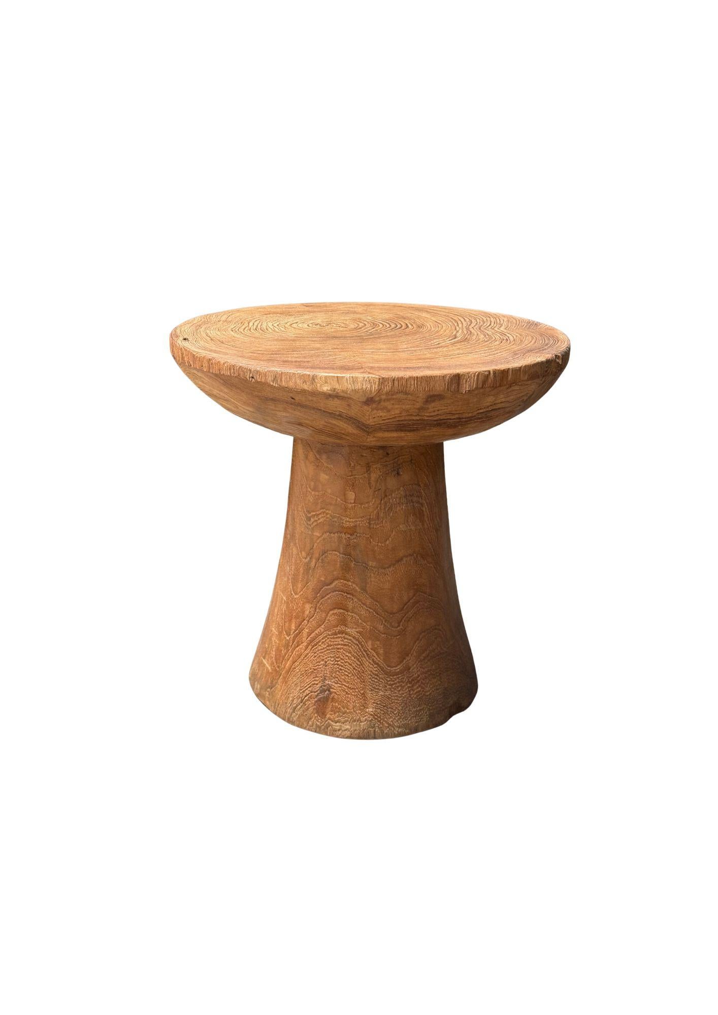 Mesa auxiliar redonda de madera de teca, moderna y orgánica Indonesio en venta