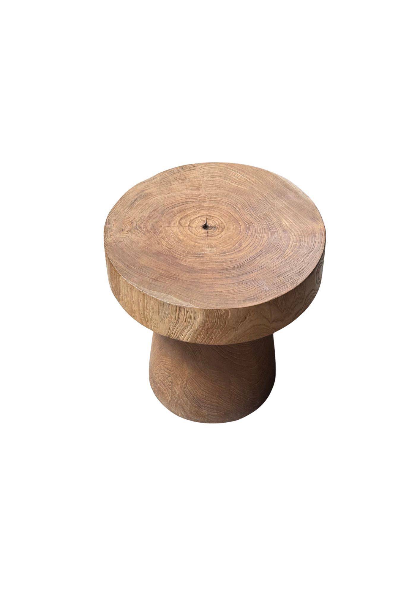 Mesa auxiliar redonda de madera de teca, moderna y orgánica Indonesio en venta