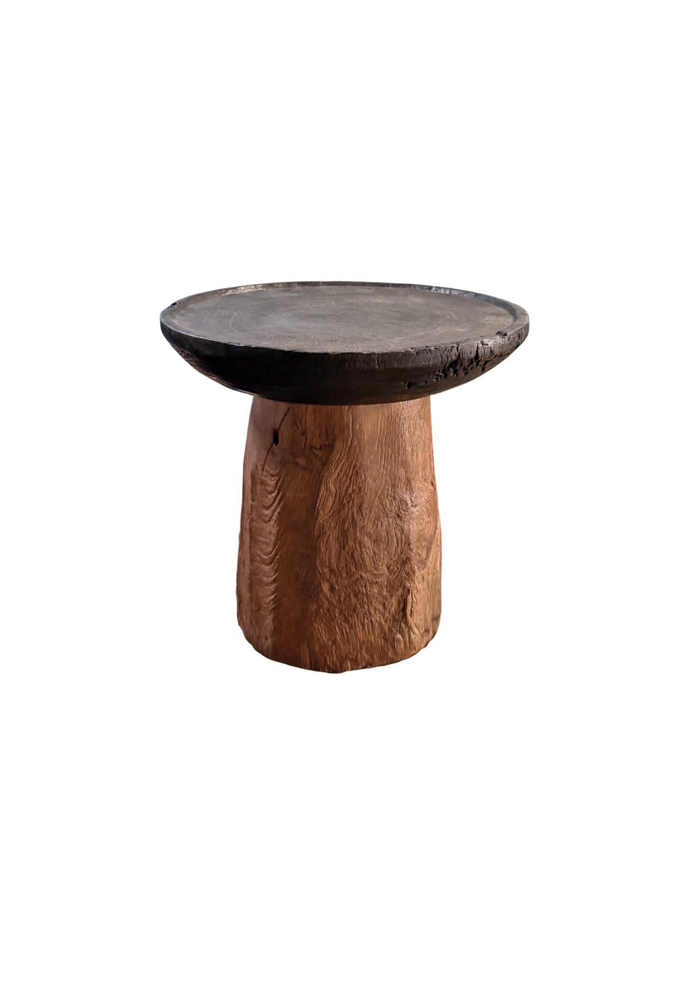 Table d'appoint ronde en bois de teck, moderne et organique Bon état - En vente à Jimbaran, Bali