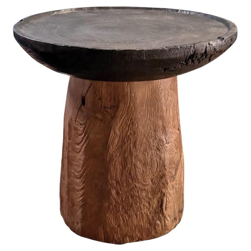 Table d'appoint ronde en bois de teck, moderne et organique en vente