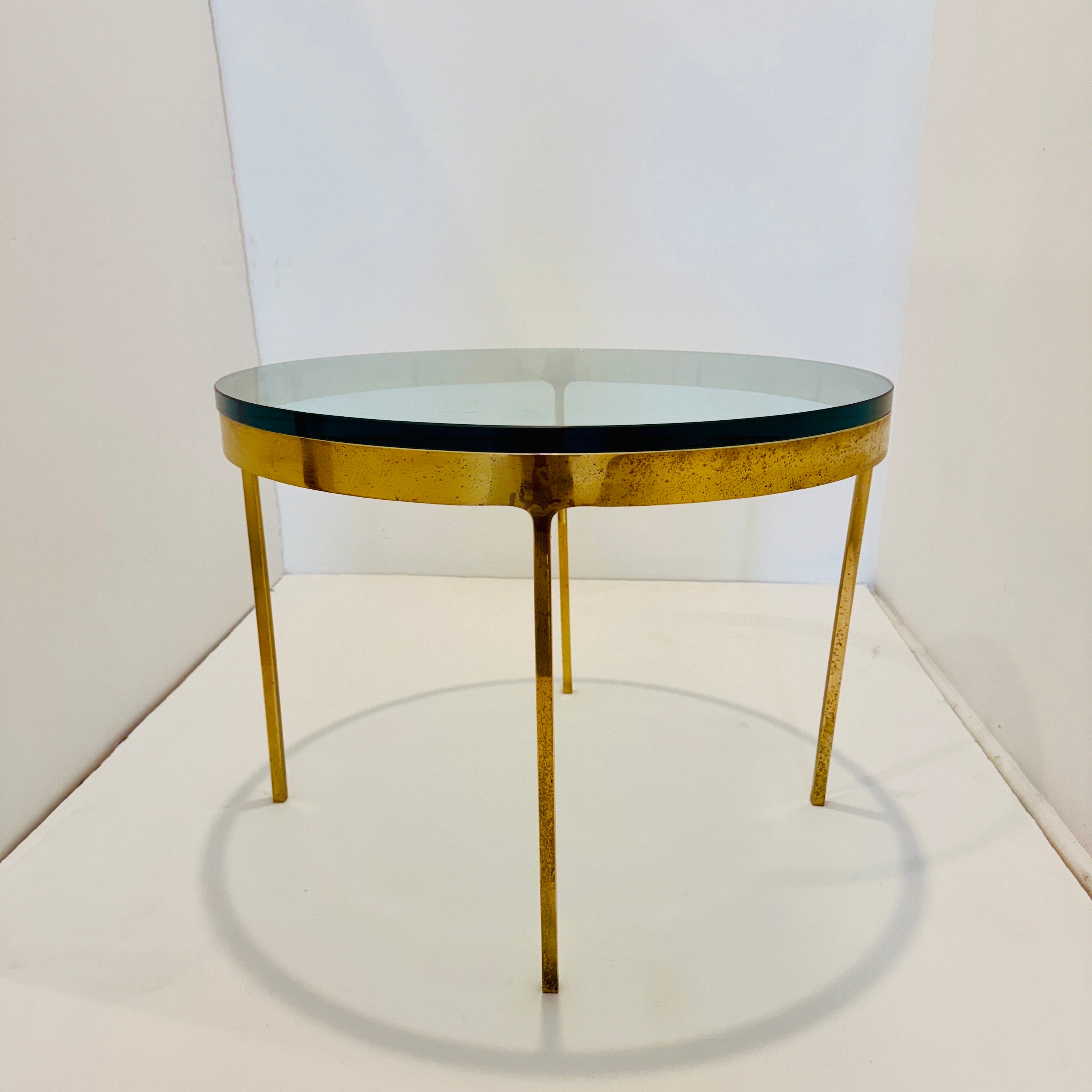 Mid-Century Modern Round Side Table in Brass and Tempered Glass by Nicos Zographos, c. 1980 For Sale
