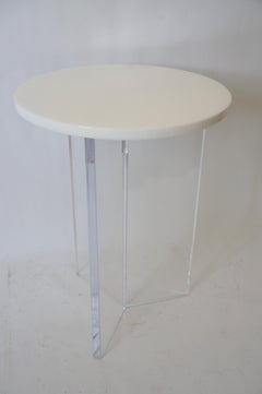 Round Side Table in Clear and White Luicte