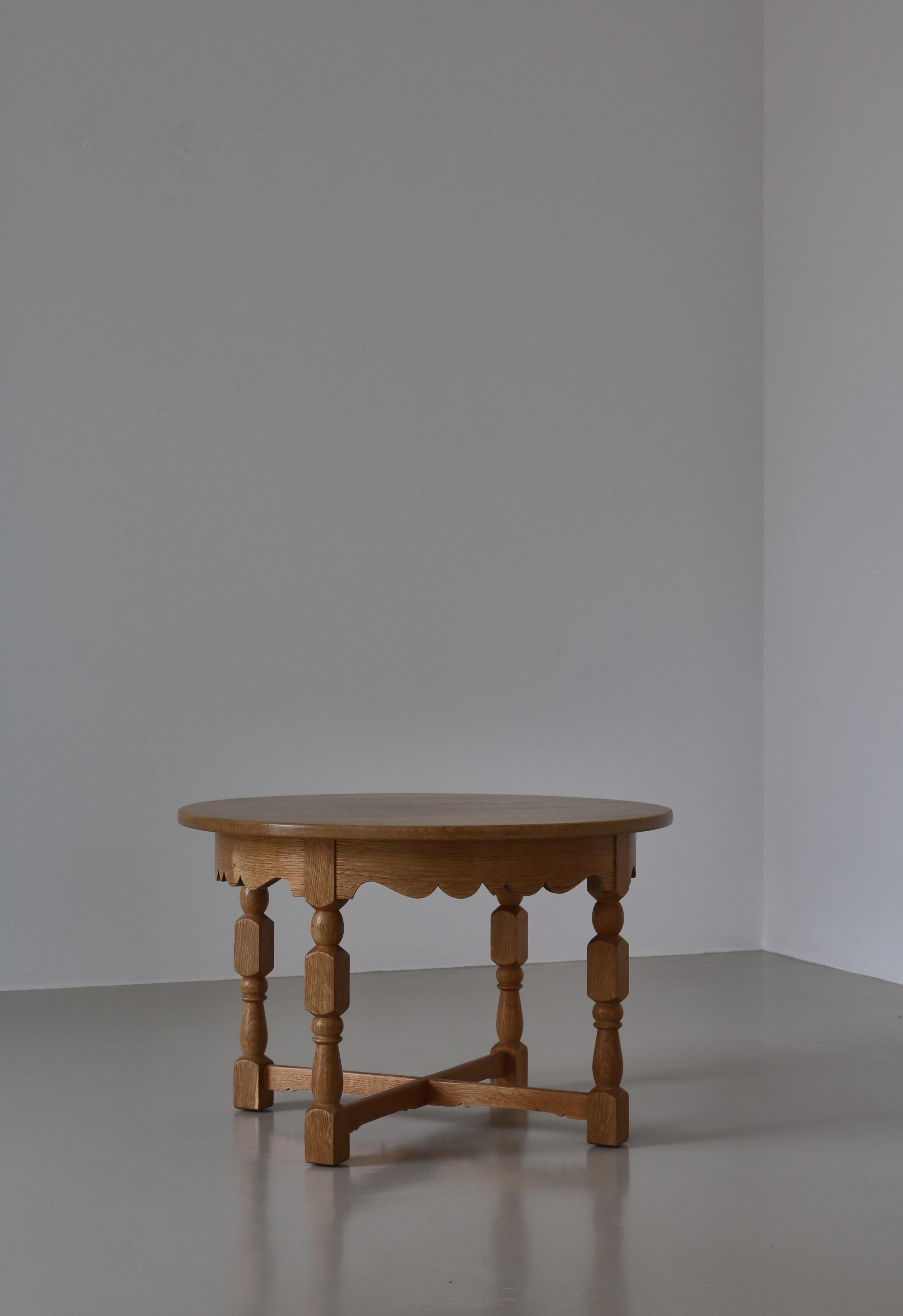 Round Side Table in Quartersawn Oak by Henry Kjærnulf, 1960s, Denmark For Sale 9