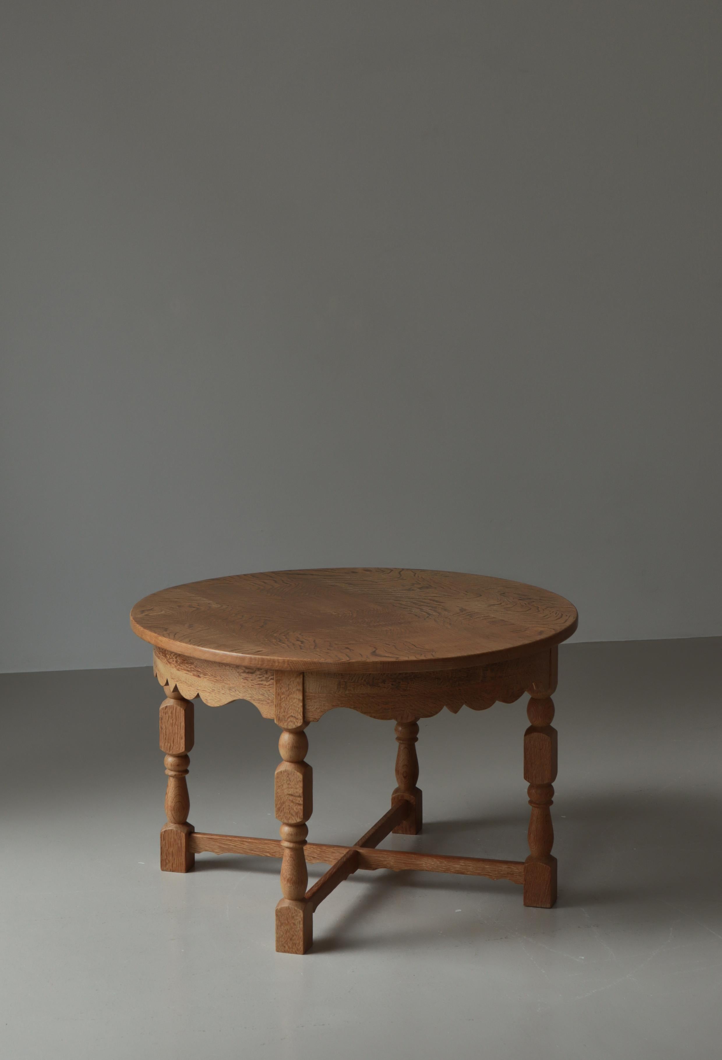 Round Side Table in Quartersawn Oak by Henry Kjærnulf, 1960s, Denmark In Good Condition For Sale In Odense, DK