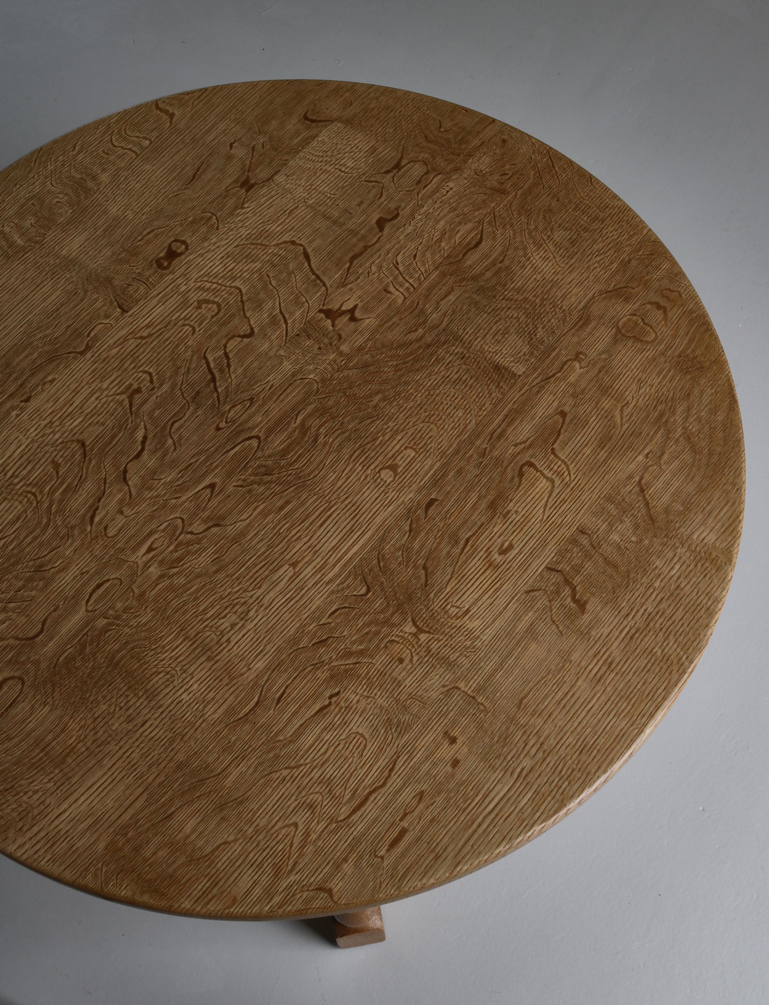 Chêne Table d'appoint ronde en Oak Oak scié par Henry Kjærnulf, années 1960, Danemark en vente