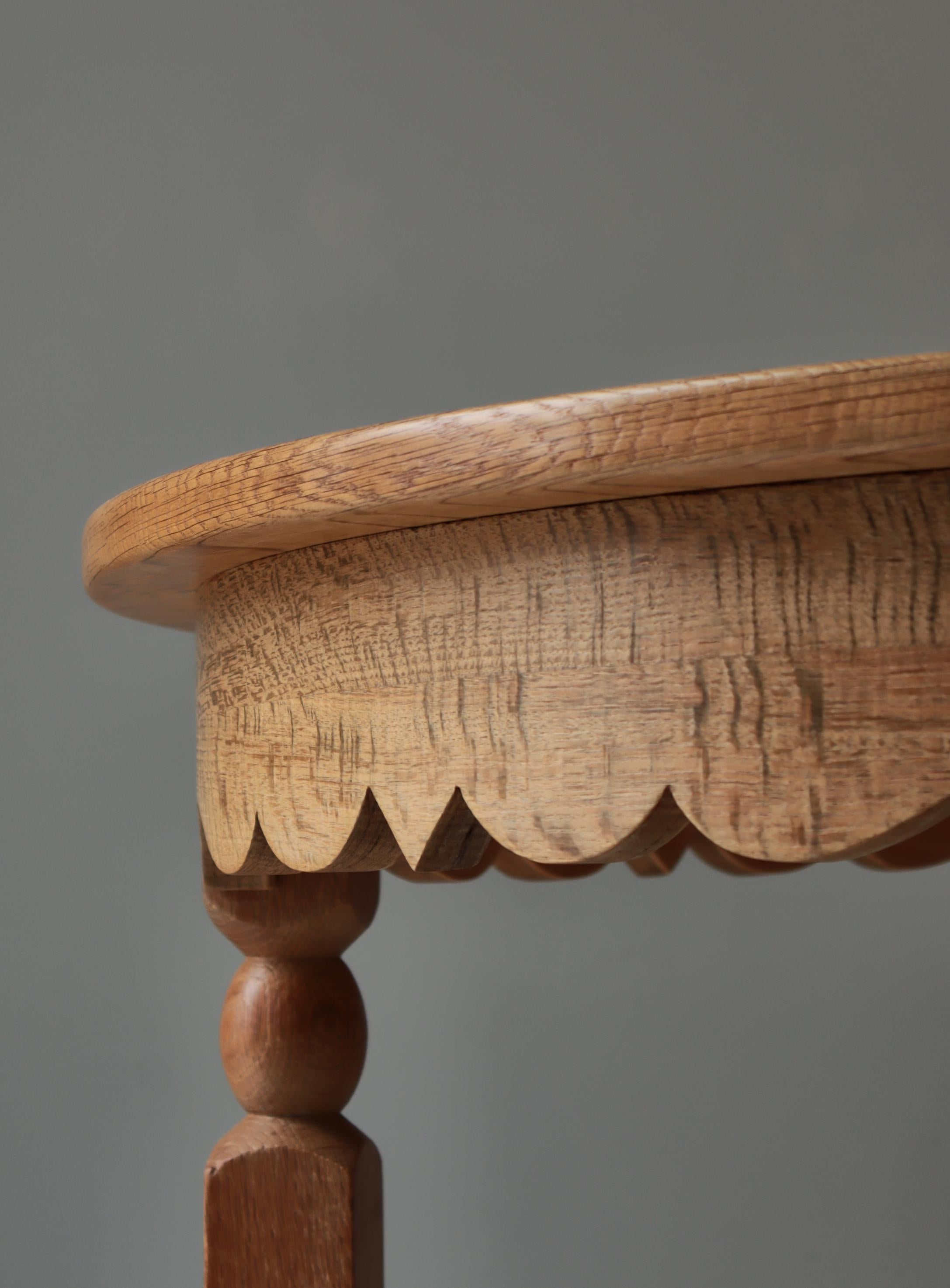 Round Side Table in Quartersawn Oak by Henry Kjærnulf, 1960s, Denmark For Sale 1