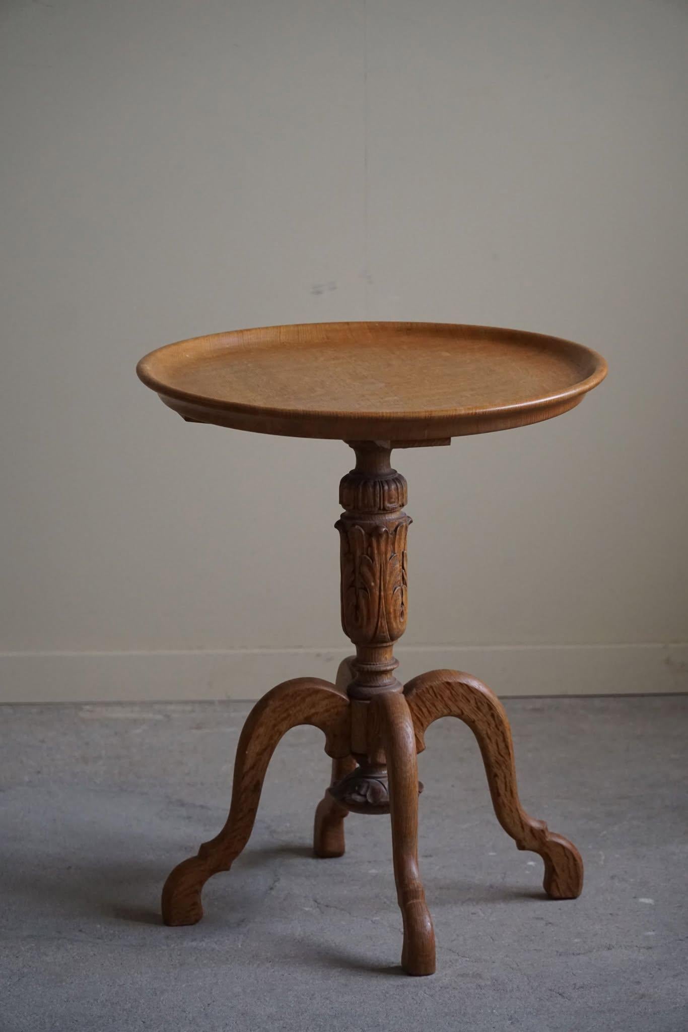 20th Century Round Side Table in Solid Oak, Danish Jugendstil, Art Nouveau, 1930s