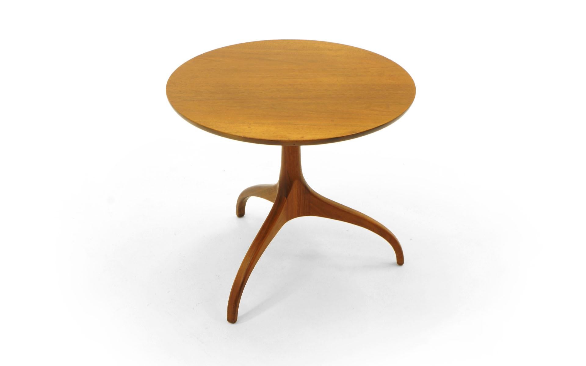 Sculptural round end / occasional table by Henredon, 1950s. Excellent condition. Retains original label from Colby and Son's Furniture Store, Chicago.