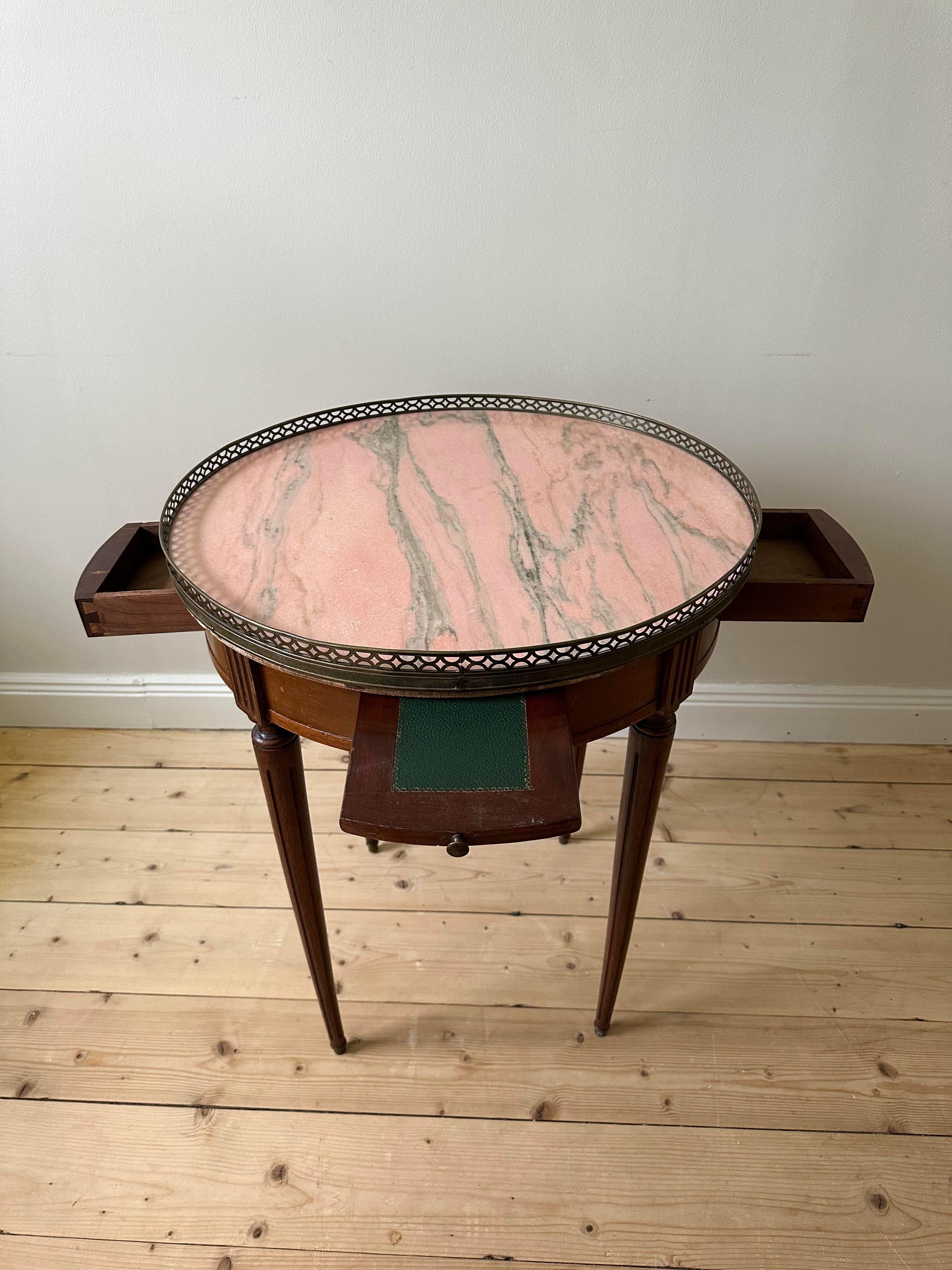 Louis XVI Table d'appoint ronde avec marbre rose