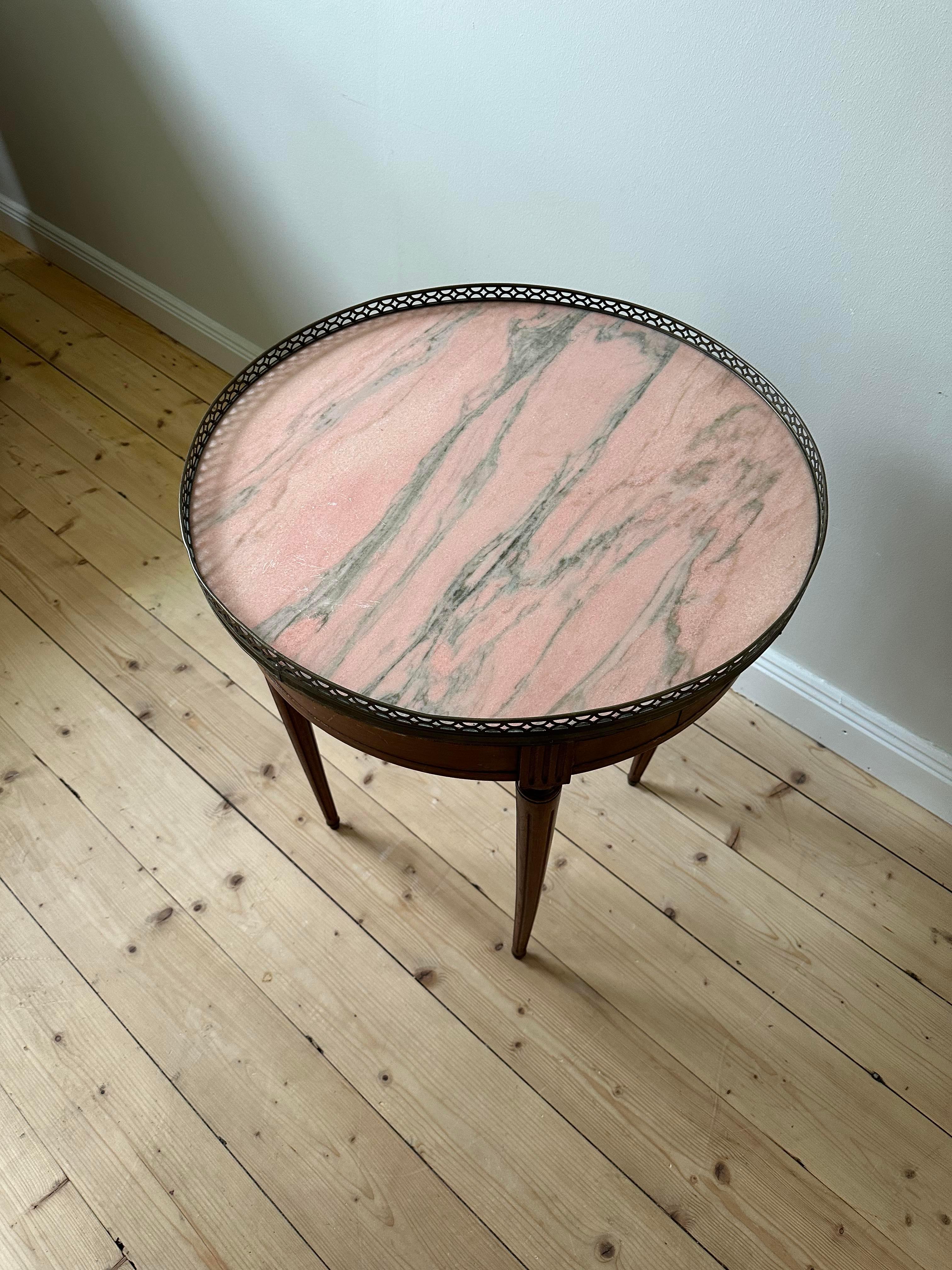 French Round side table with pink marble For Sale