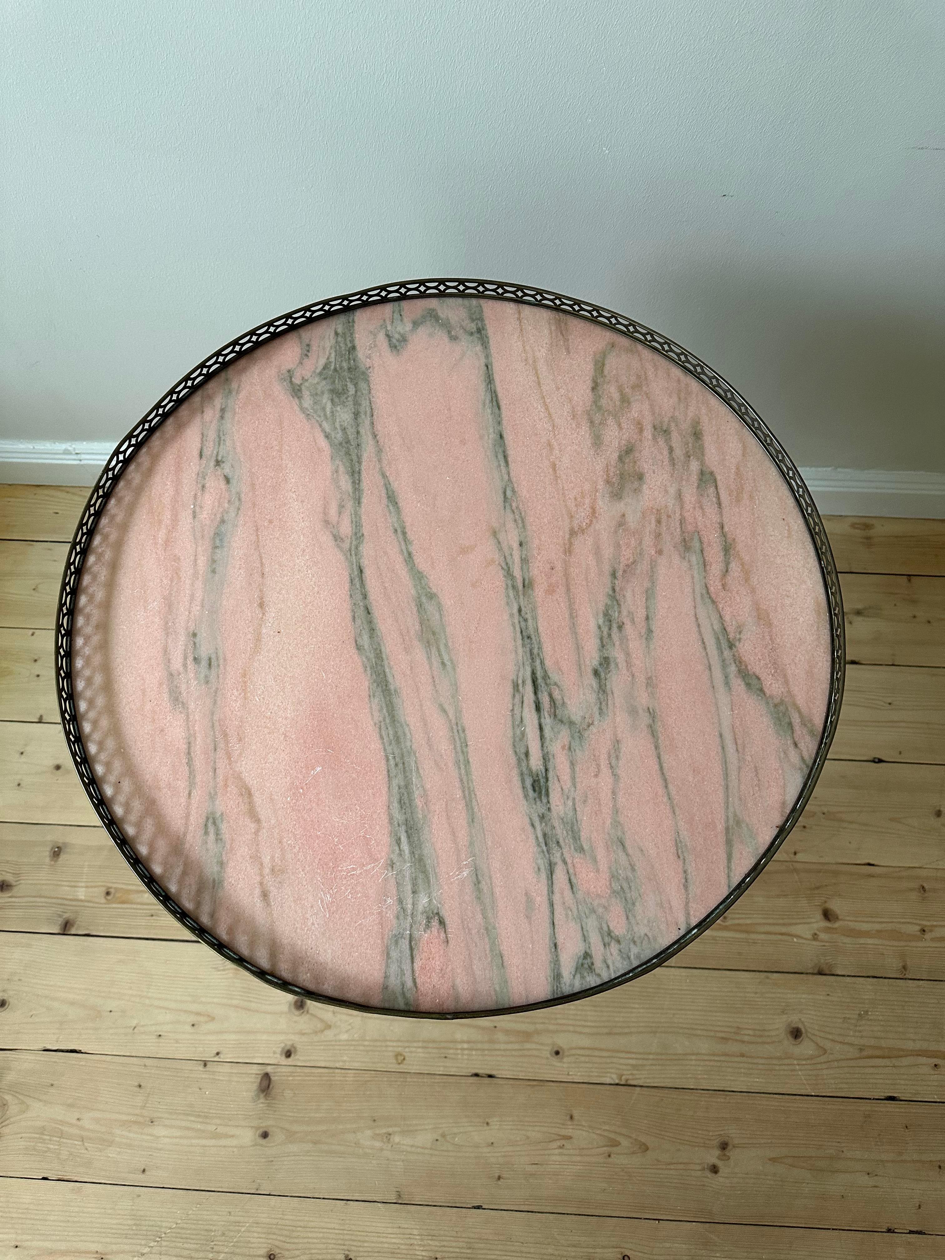 Brass Round side table with pink marble For Sale