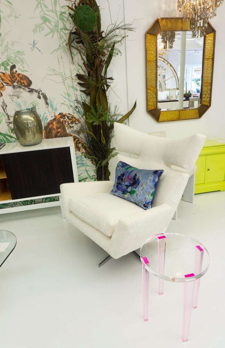 Round Side Tables in Pink Lucite For Sale at 1stdibs