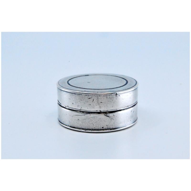 Round silver and gold vinaigrette box from the George III period For Sale 4