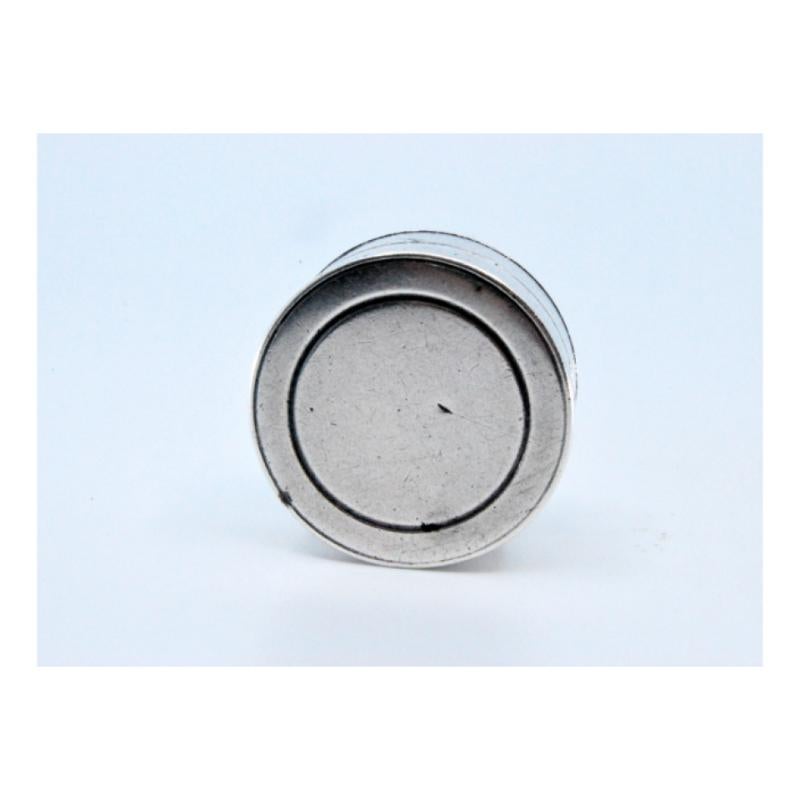 Round silver and gold vinaigrette box from the George III period For Sale 3