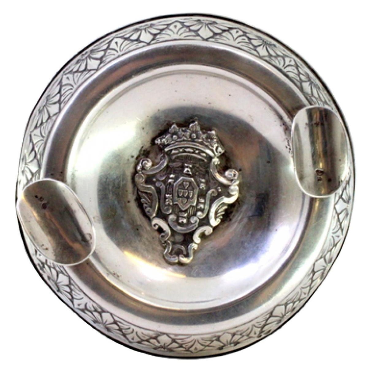 Round silver ashtray with central arms, frieze, and filled base