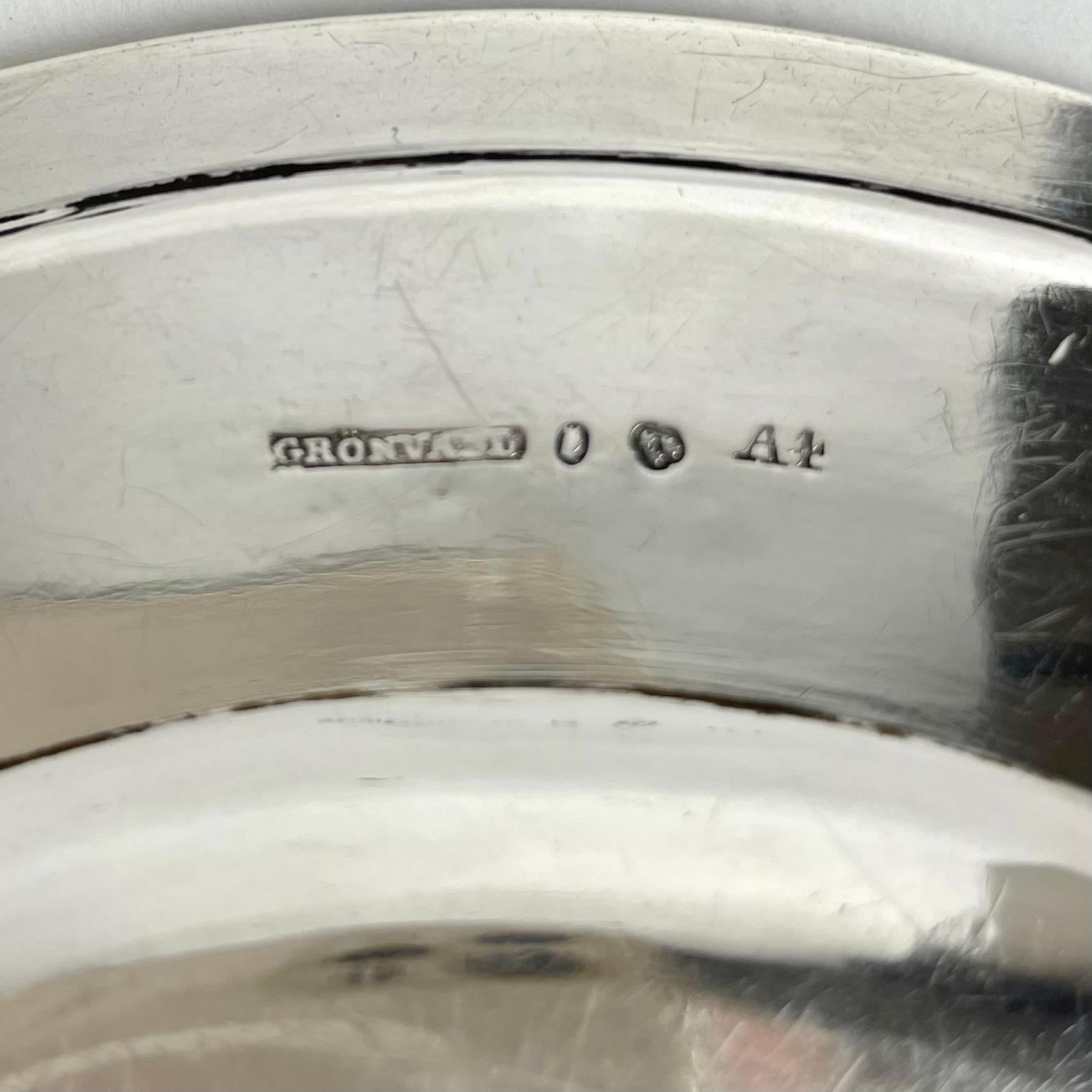 Saucière rotonda a base staccabile in argento, con interno dorato, svedese del tardo impero del 1830. in vendita 2