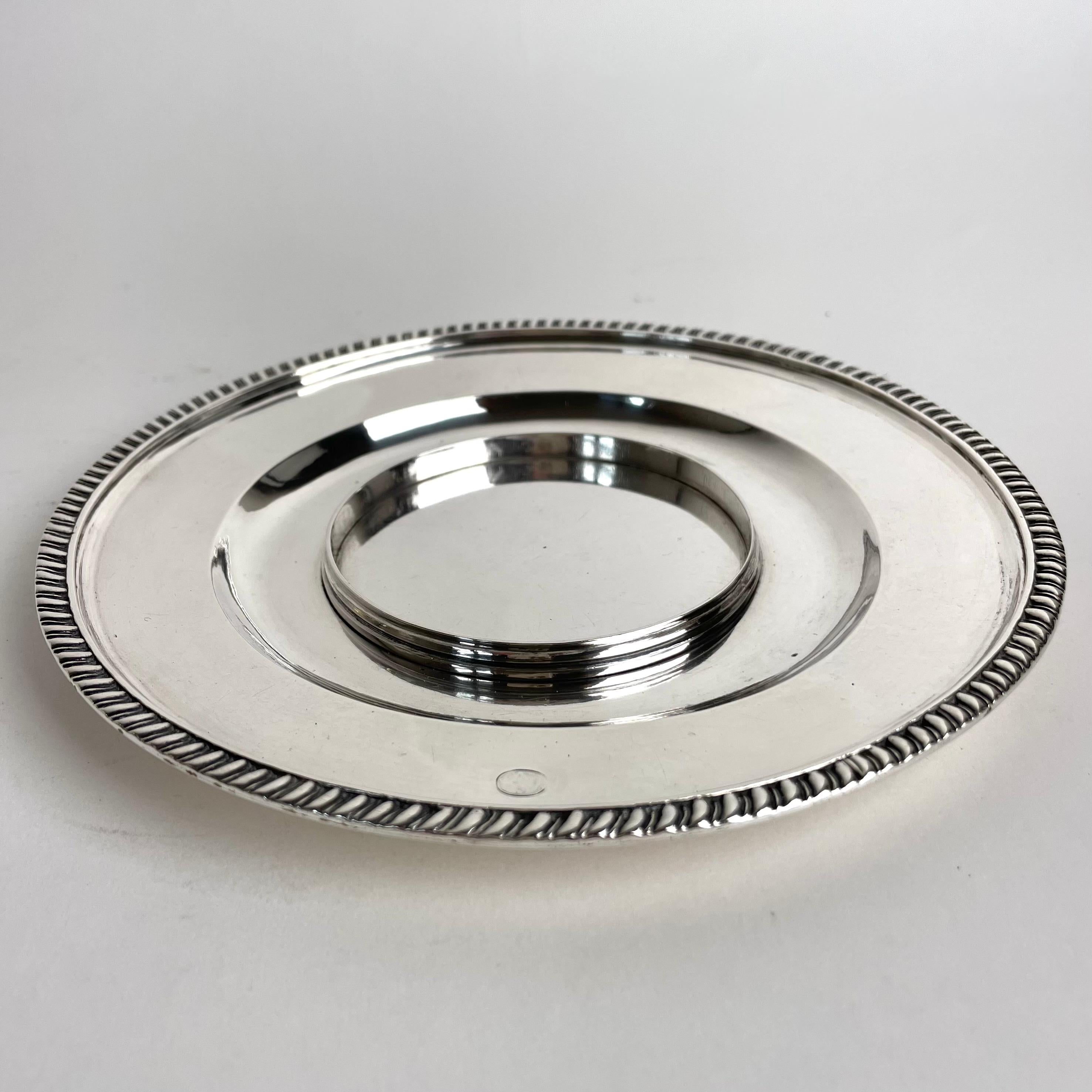 Metà XIX secolo Saucière rotonda a base staccabile in argento, con interno dorato, svedese del tardo impero del 1830. in vendita