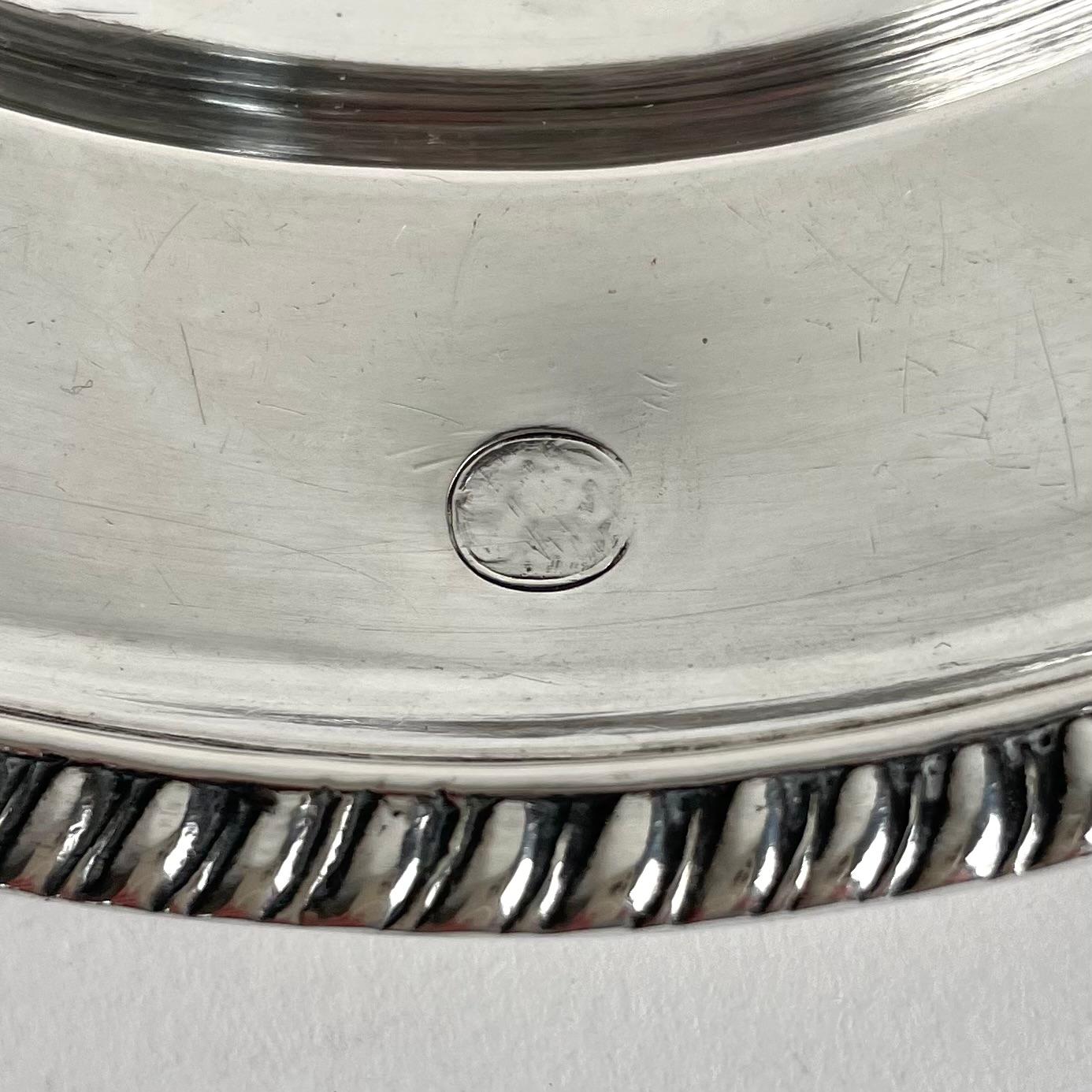 Saucière rotonda a base staccabile in argento, con interno dorato, svedese del tardo impero del 1830. in vendita 1