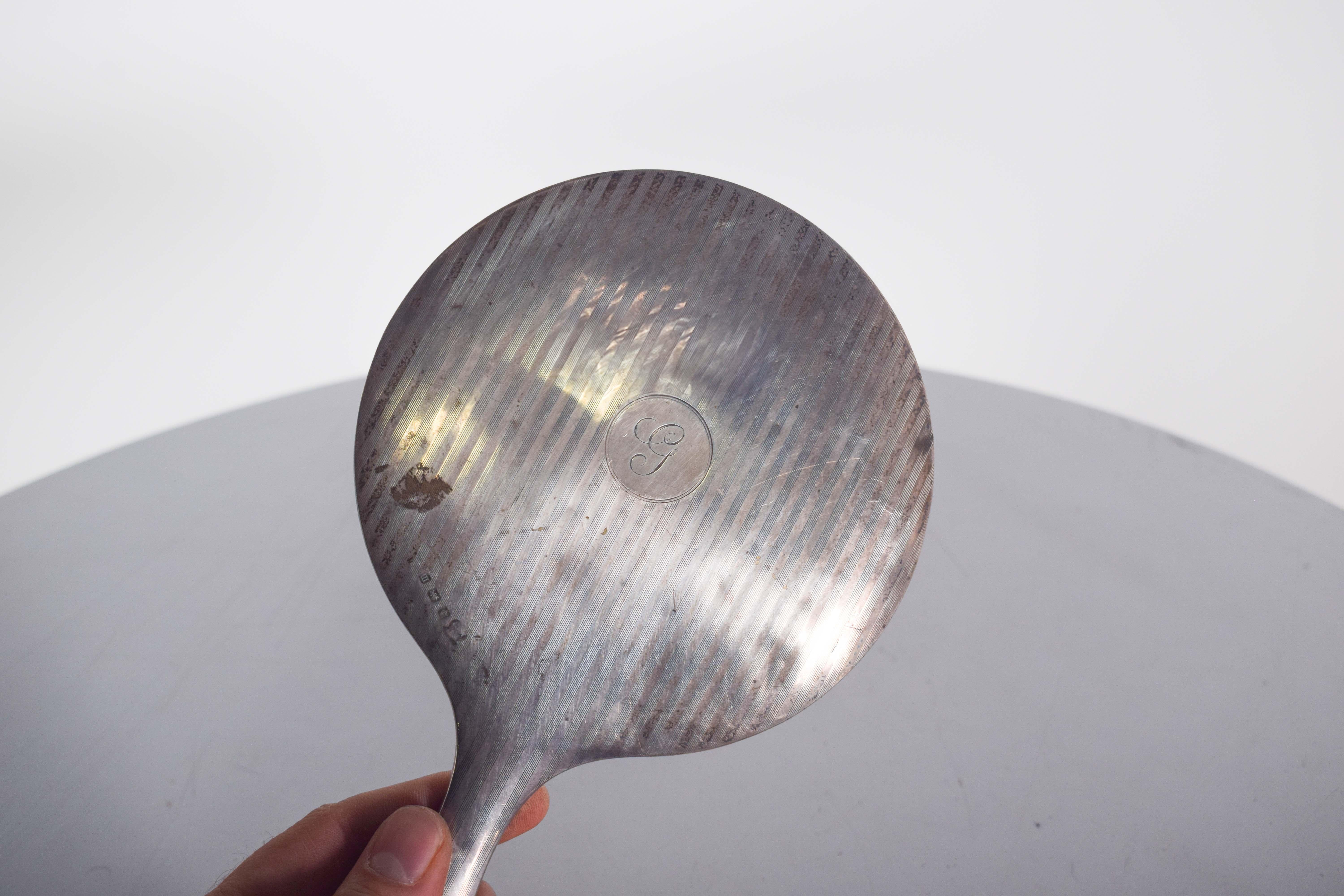 Specchio a mano rotondo in argento dal design raffinato In condizioni buone in vendita a Lisboa, Lisboa