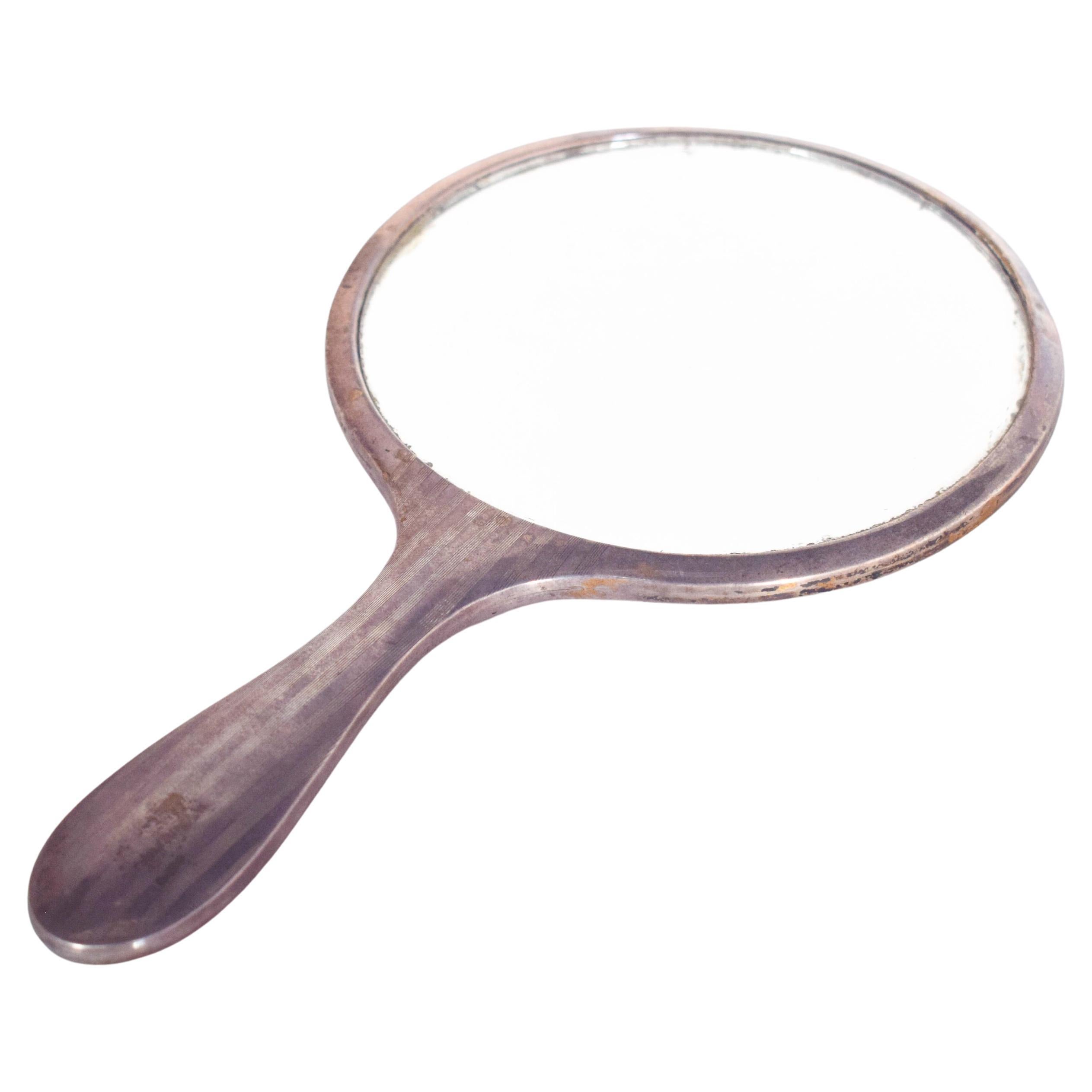 Specchio a mano rotondo in argento dal design raffinato in vendita