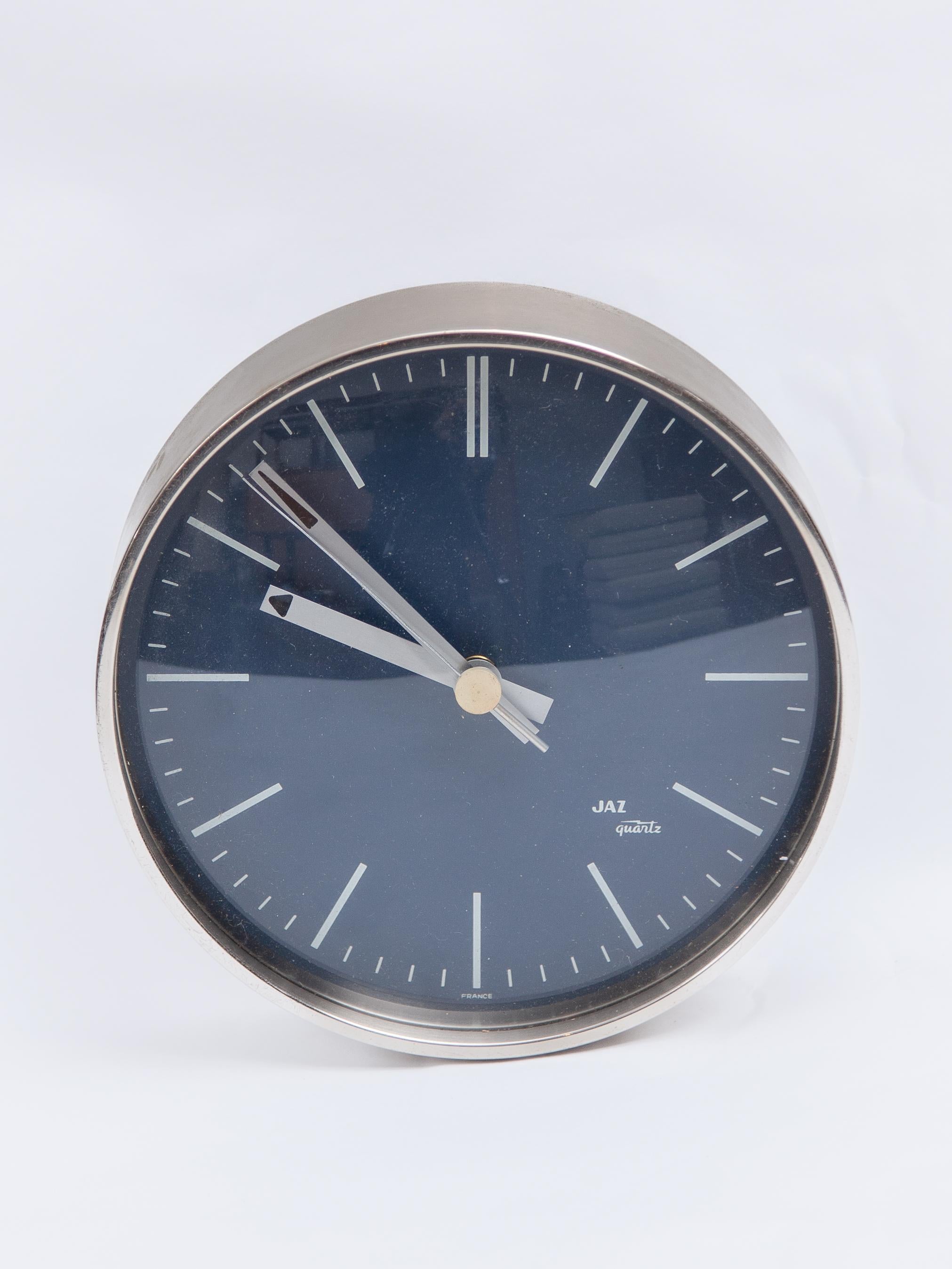 Mid-Century Modern Round Silver Jaz Quartz Clock Wall Hanging, 1969 For Sale