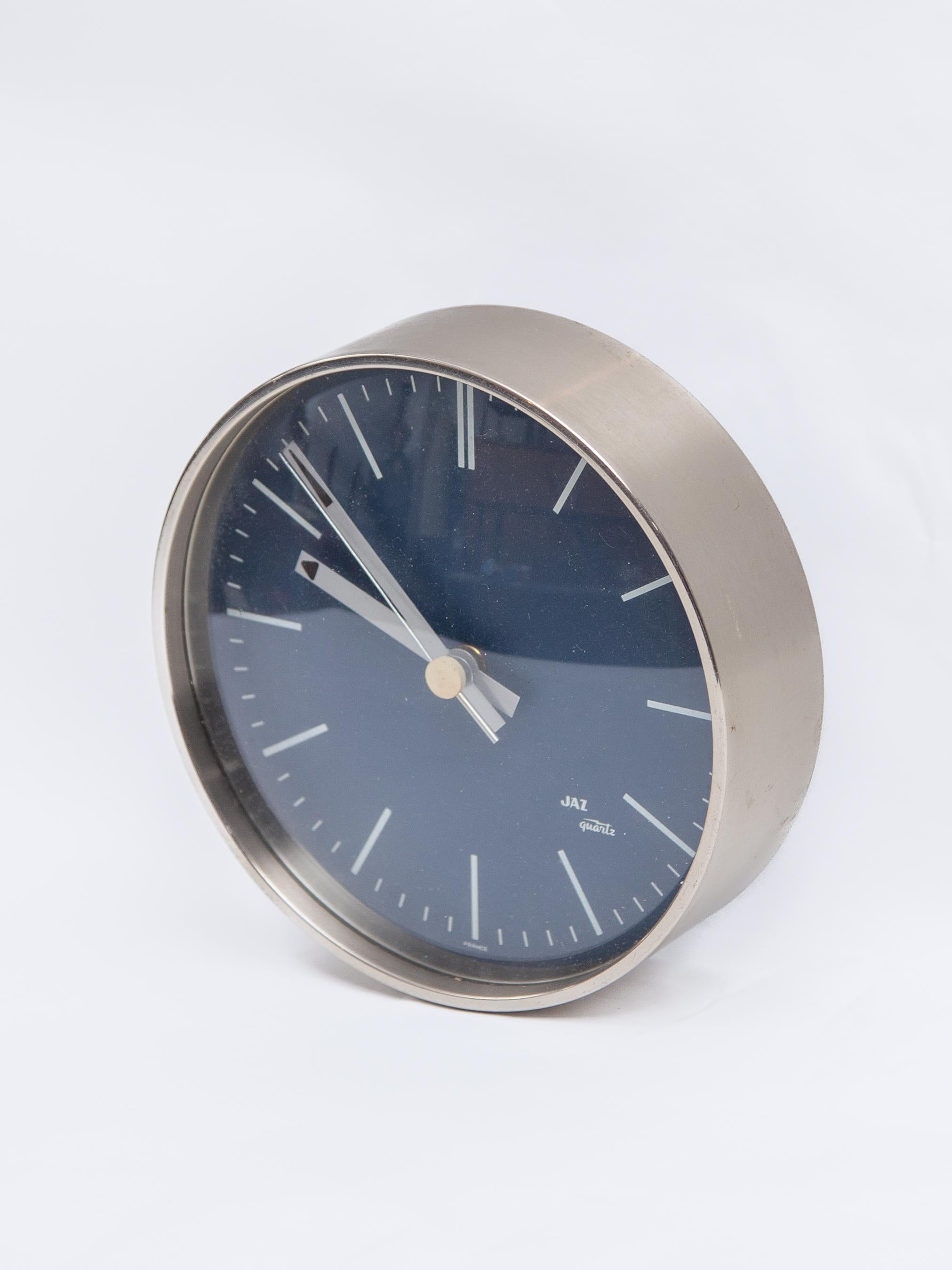 Round Silver Jaz Quartz Clock Wall Hanging, 1969 In Good Condition For Sale In Antwerp, BE
