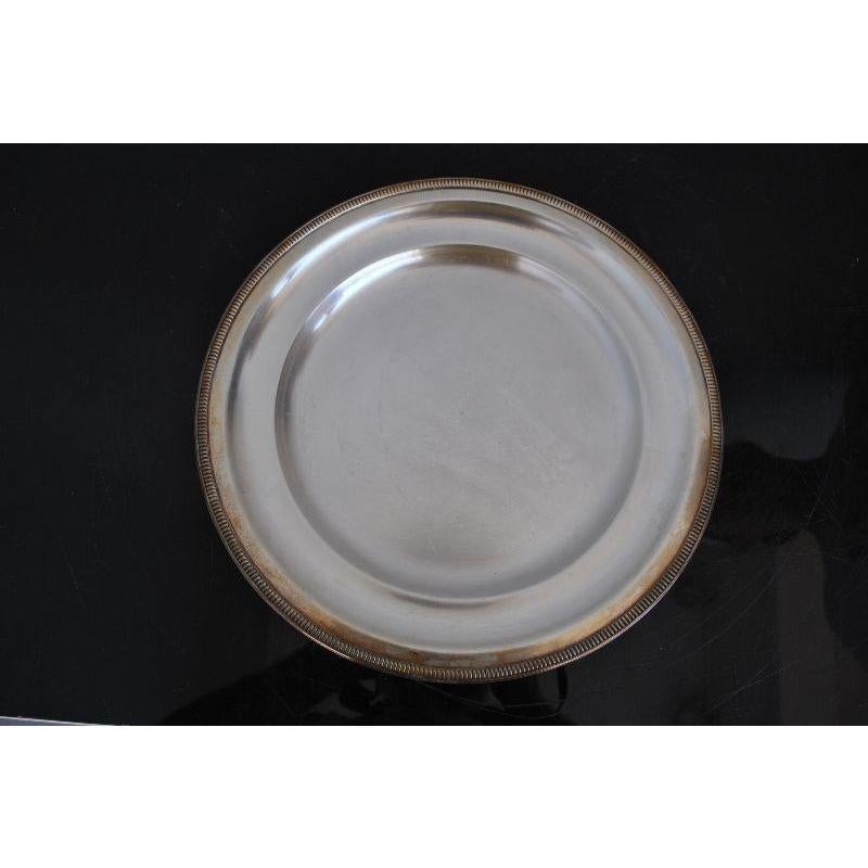 Ubner round silver metal dish with a diameter of 31 cm.

Additional information:
Material: Silver plated.
Artist: Ubner.
