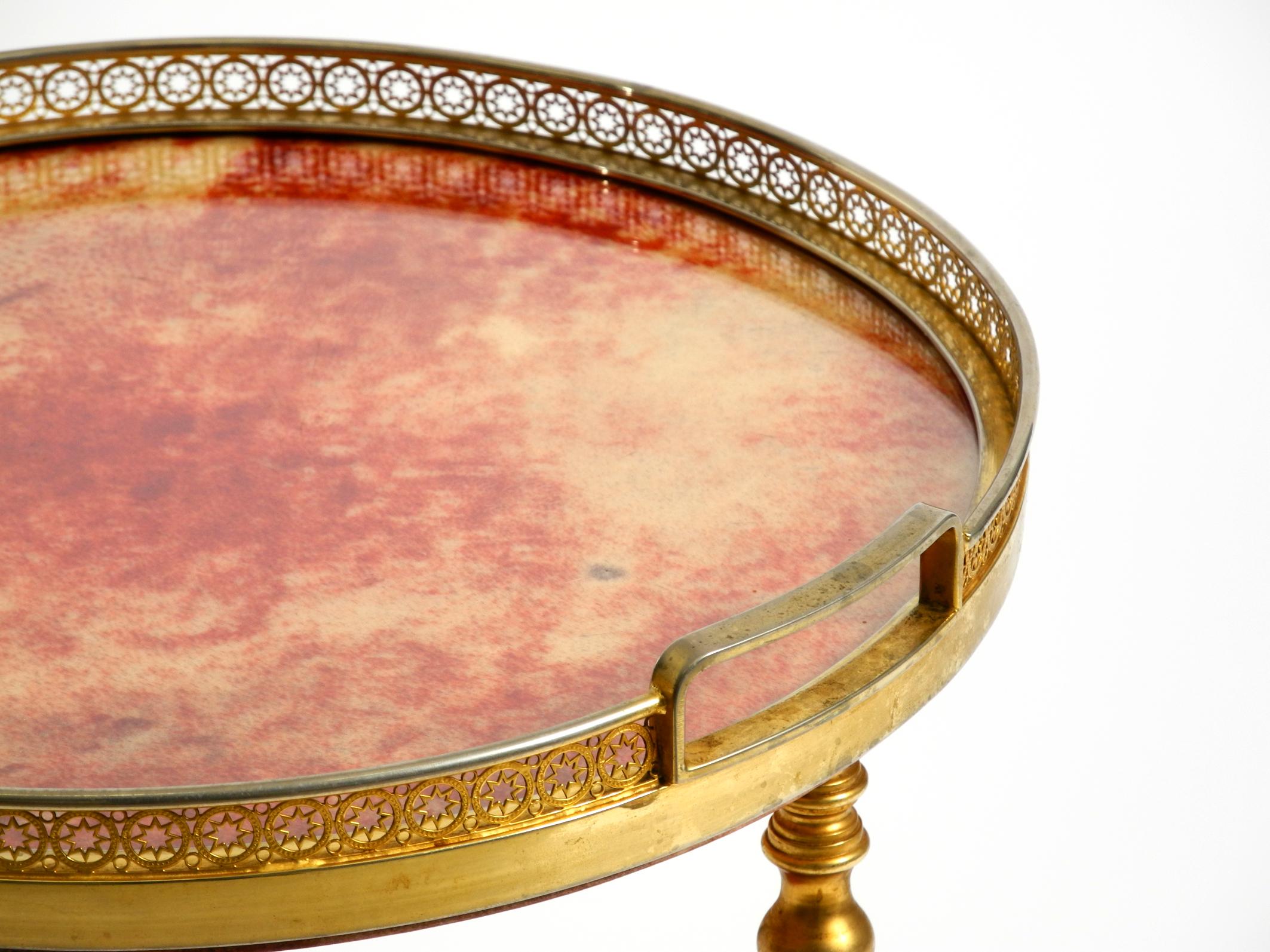 Petit chariot de service ou de bar rond Aldo Tura des années 1960 en cuir de chèvre rouge en vente 3