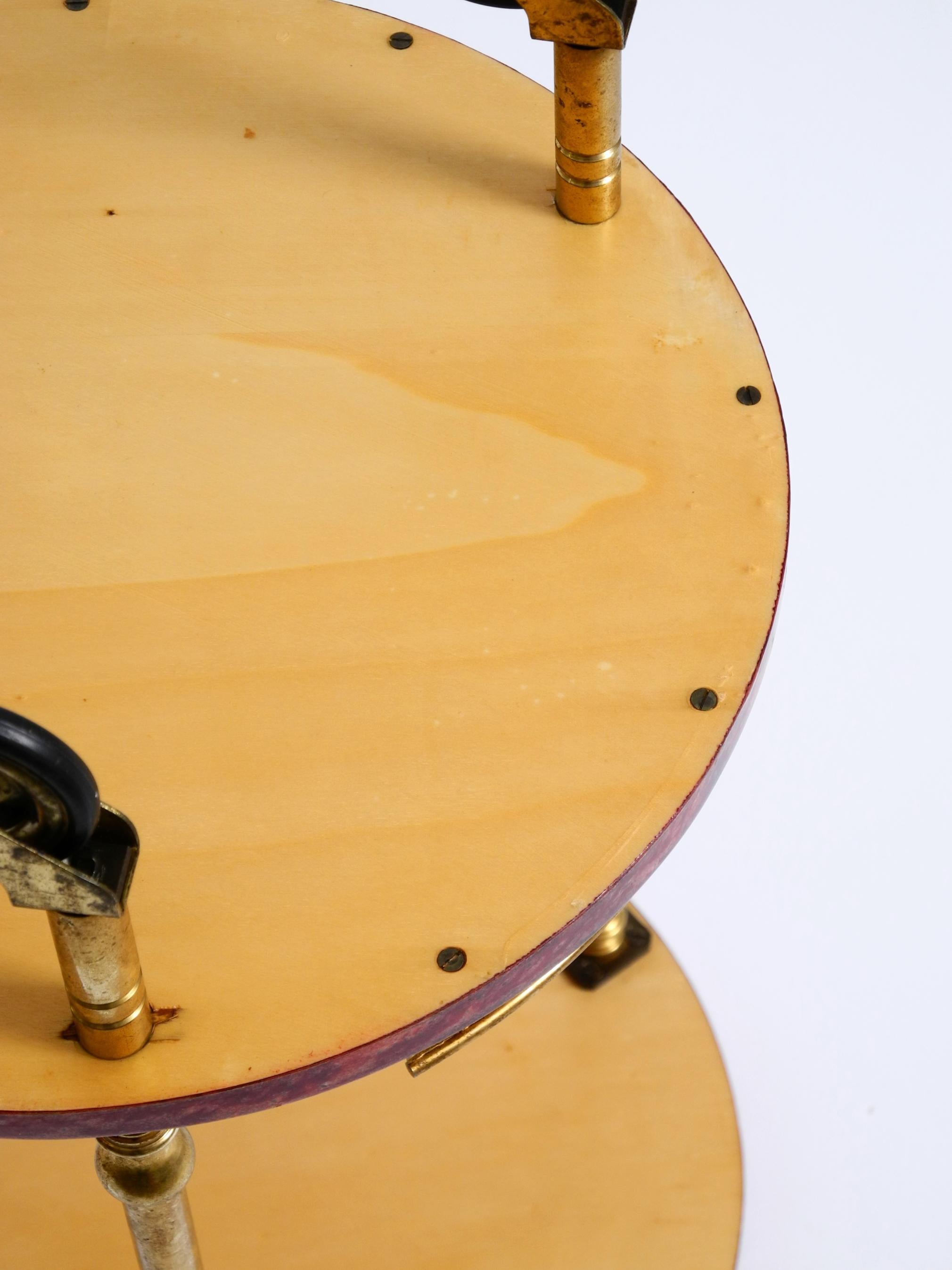 Petit chariot de service ou de bar rond Aldo Tura des années 1960 en cuir de chèvre rouge en vente 11