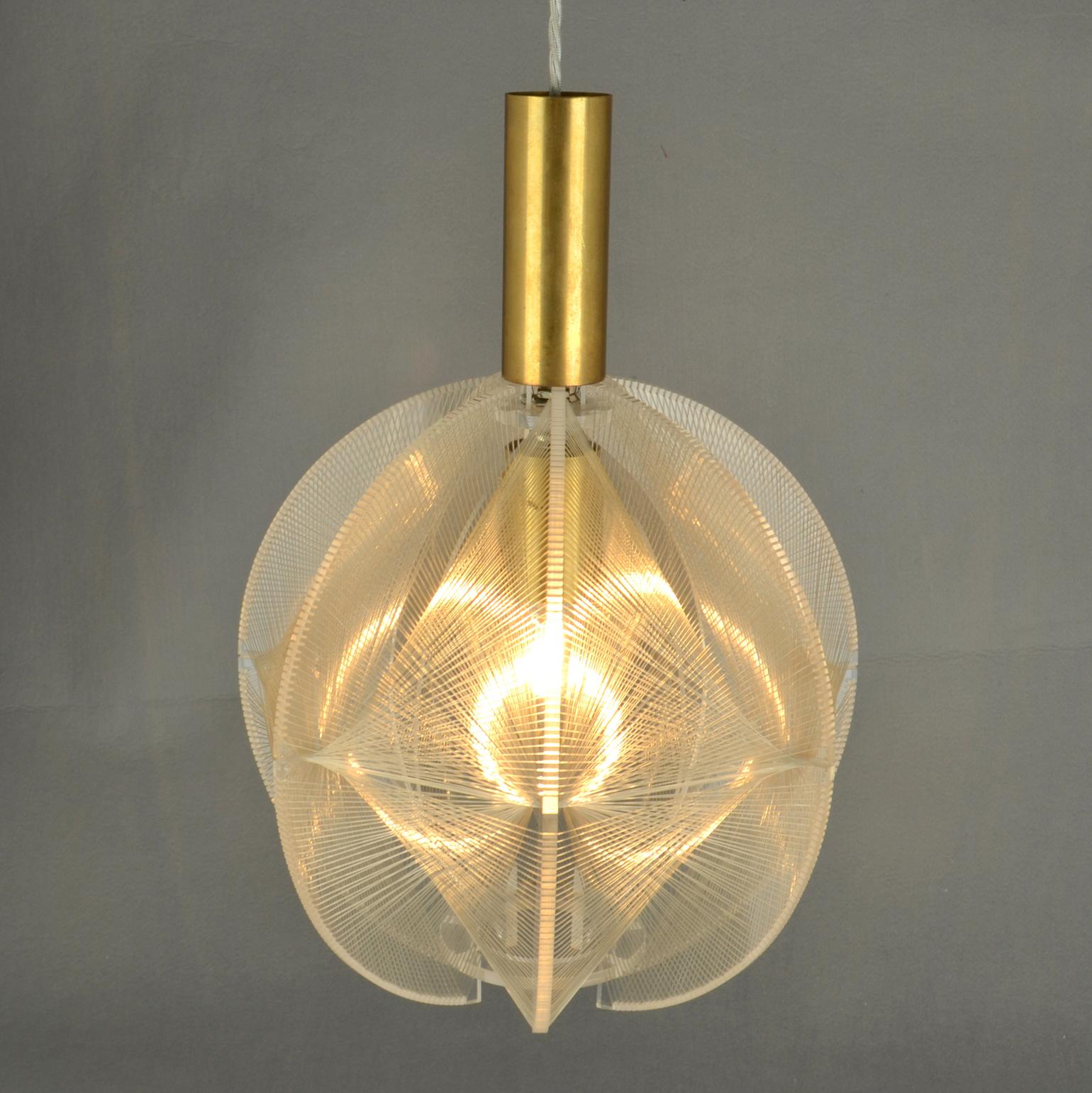 Round Small  1970's Pendant Lamp in Clear Lucite, Wire and Brass For Sale 4