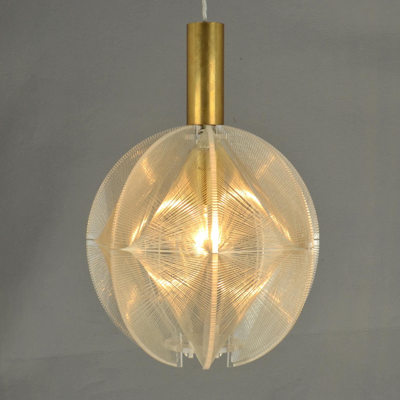 Round Small  1970's Pendant Lamp in Clear Lucite, Wire and Brass For Sale 5
