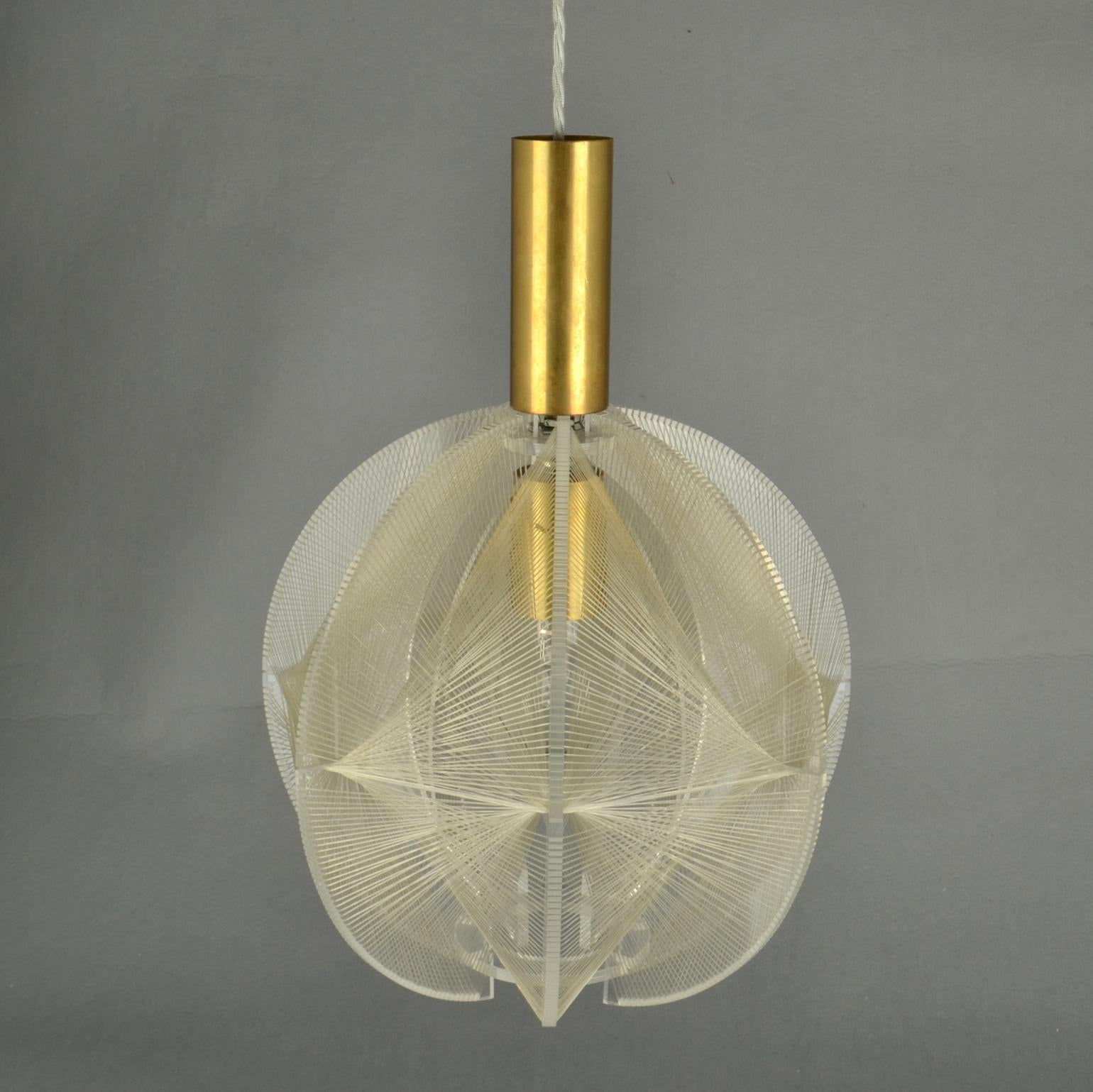 Round Small  1970's Pendant Lamp in Clear Lucite, Wire and Brass For Sale 8