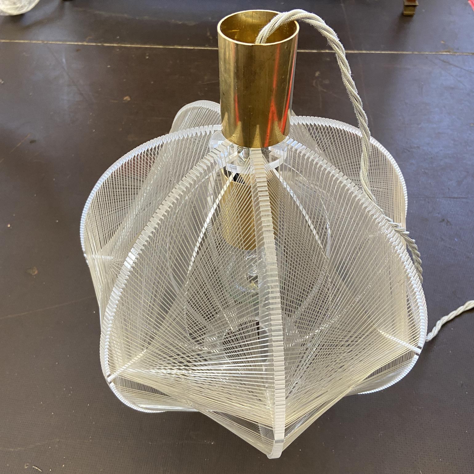 Round Small  1970's Pendant Lamp in Clear Lucite, Wire and Brass For Sale 12