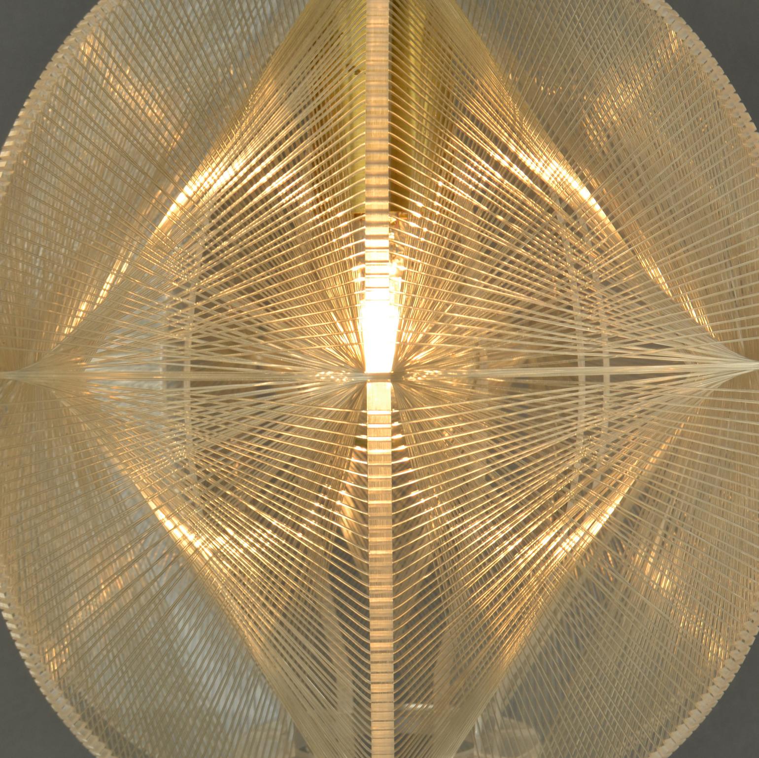 Round Small  1970's Pendant Lamp in Clear Lucite, Wire and Brass In Excellent Condition For Sale In London, GB