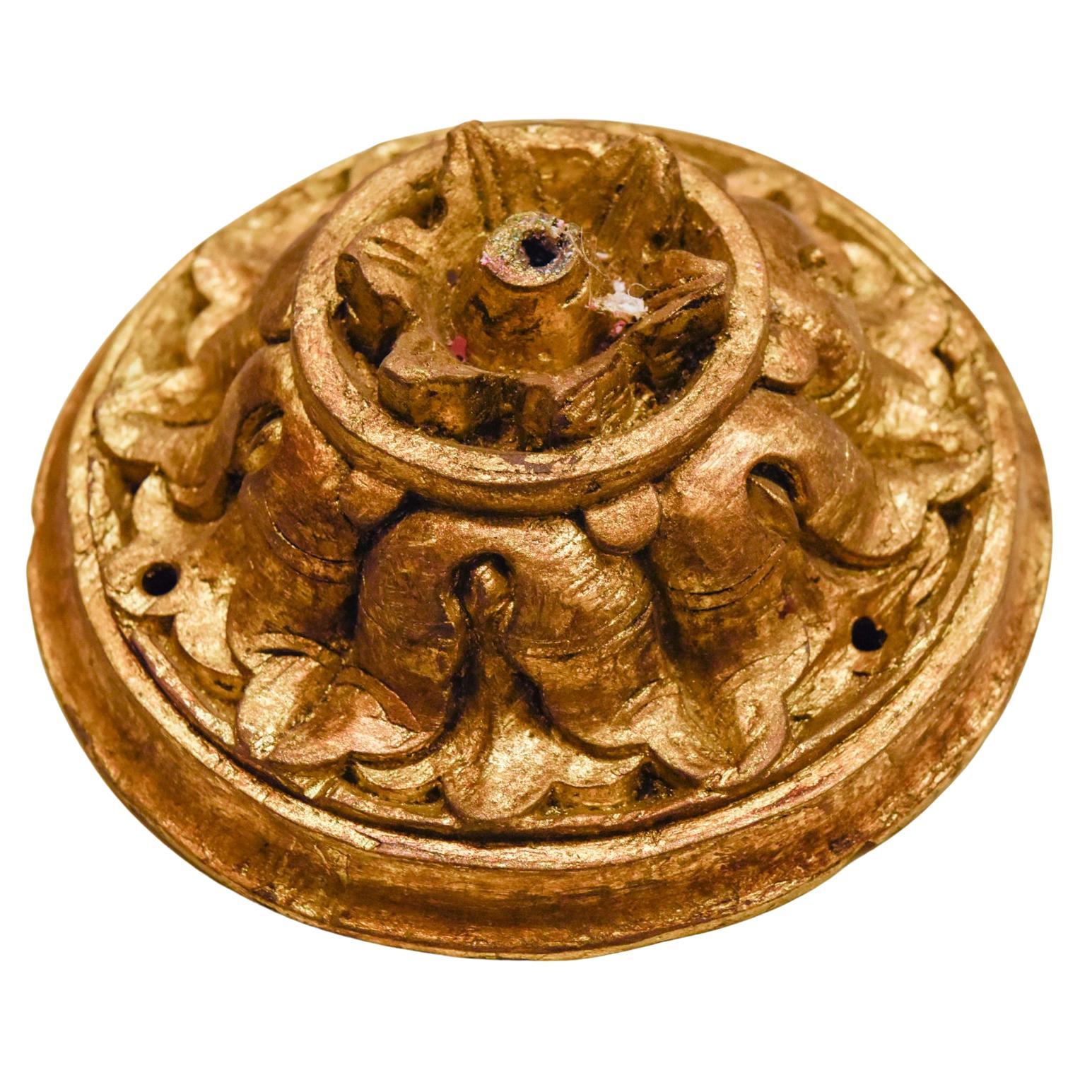 Runde kleine vergoldete Holzfriese (Beaux Arts) im Angebot