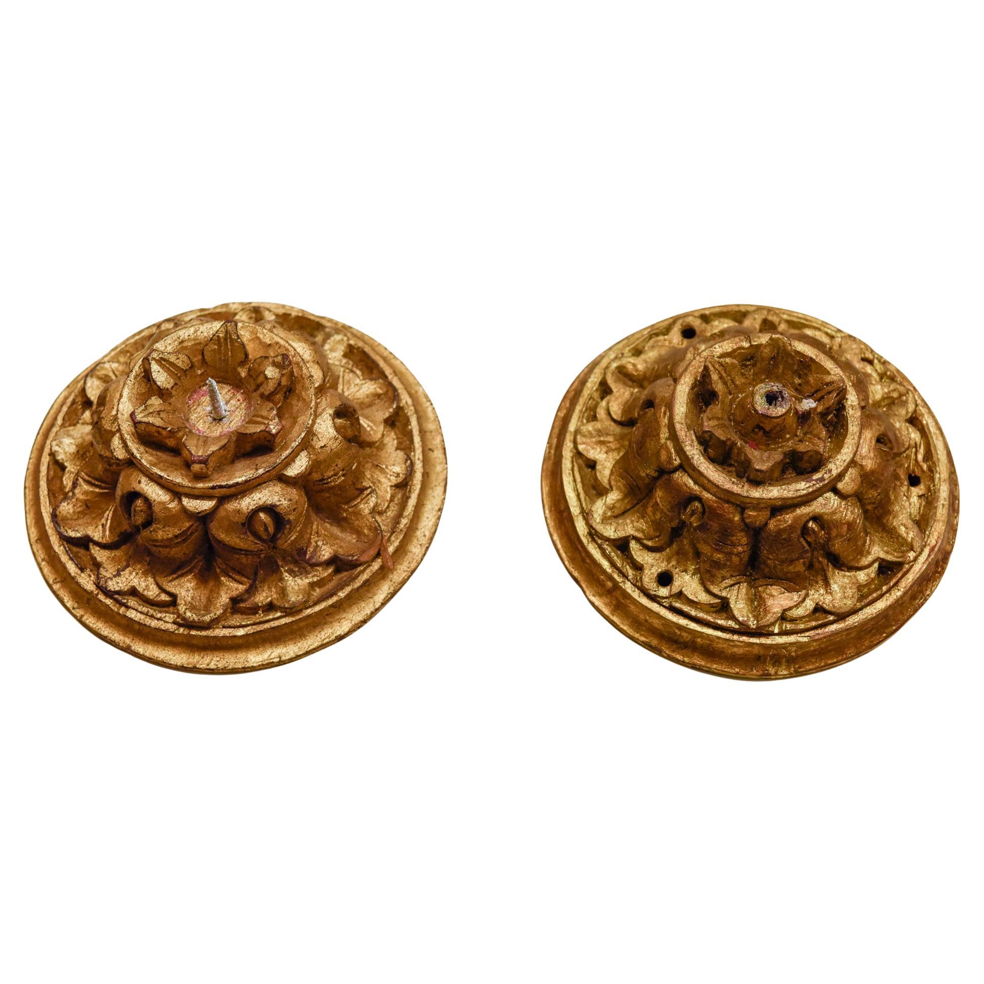 Runde kleine vergoldete Holzfriese (Französisch) im Angebot