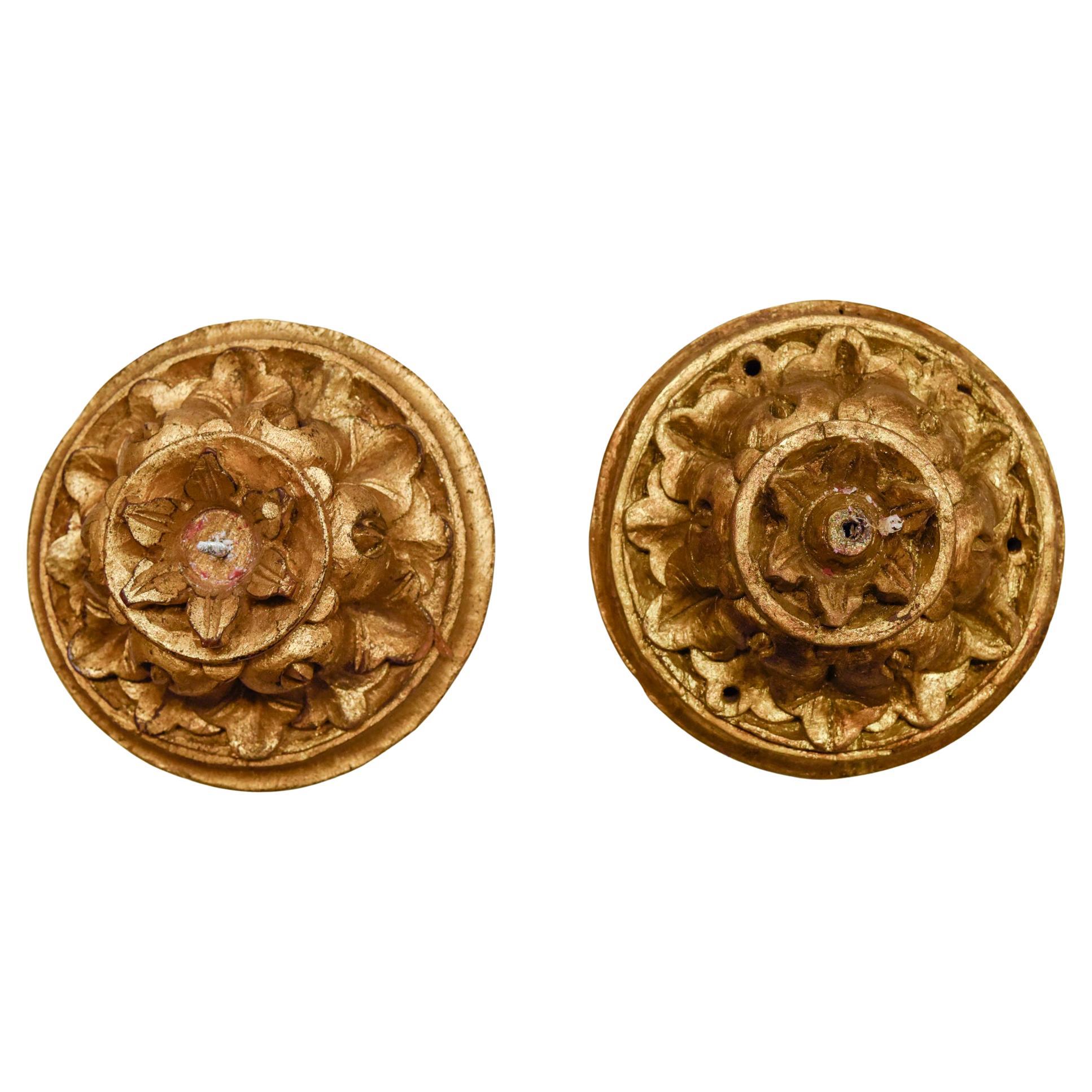 Runde kleine vergoldete Holzfriese (Vergoldet) im Angebot