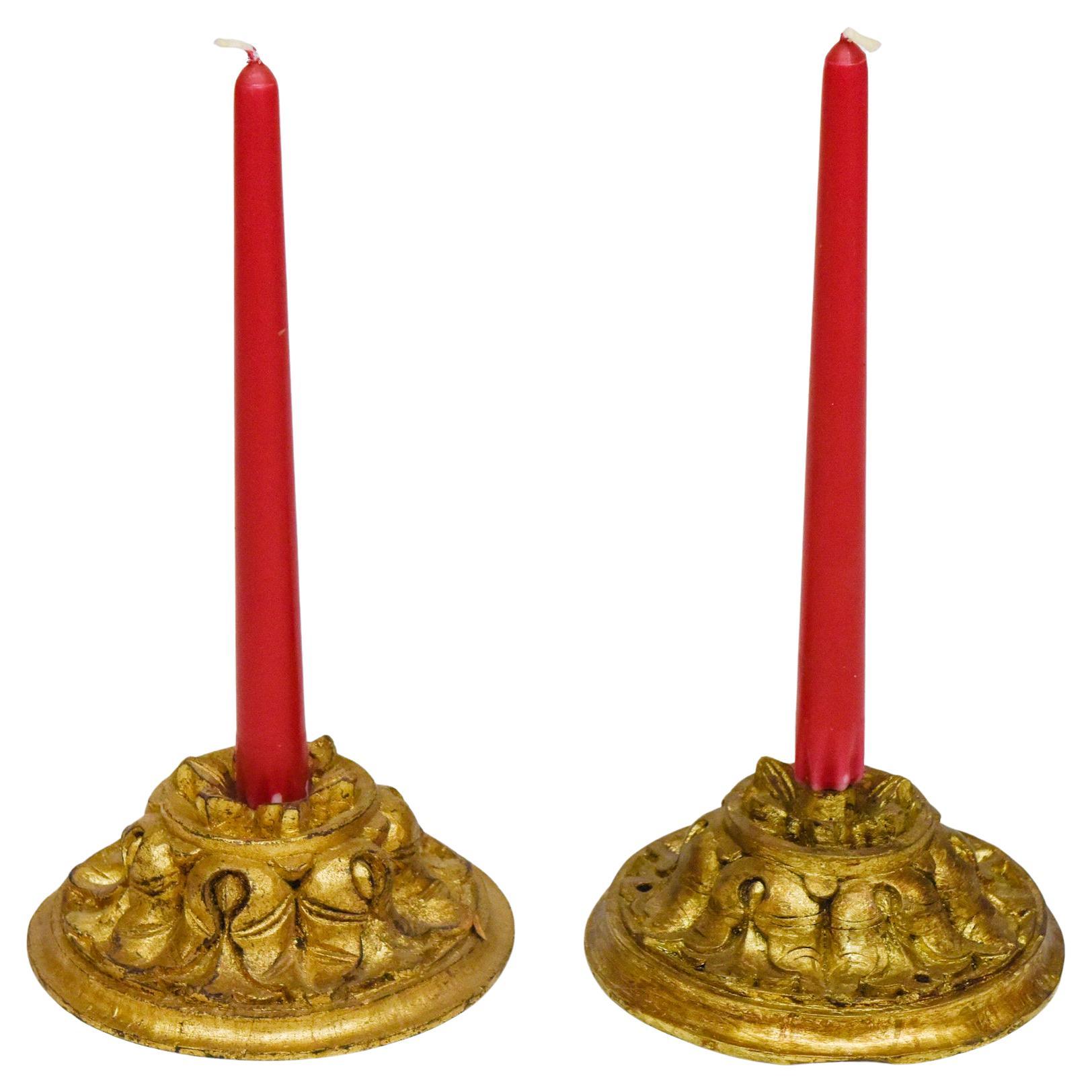 Runde kleine vergoldete Holzfriese im Angebot