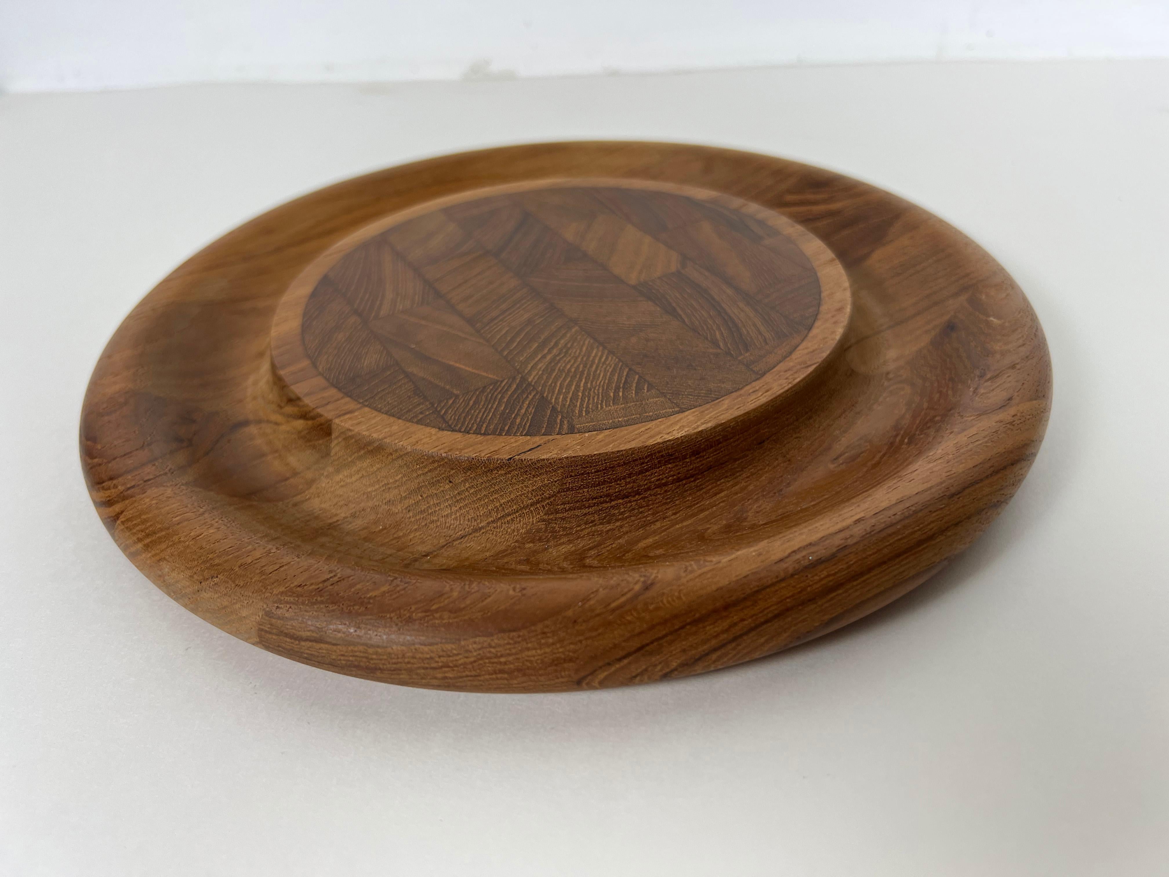 Tabla de cortar redonda pequeña de teca, de Jens Quistgaard para Dansk Danés en venta